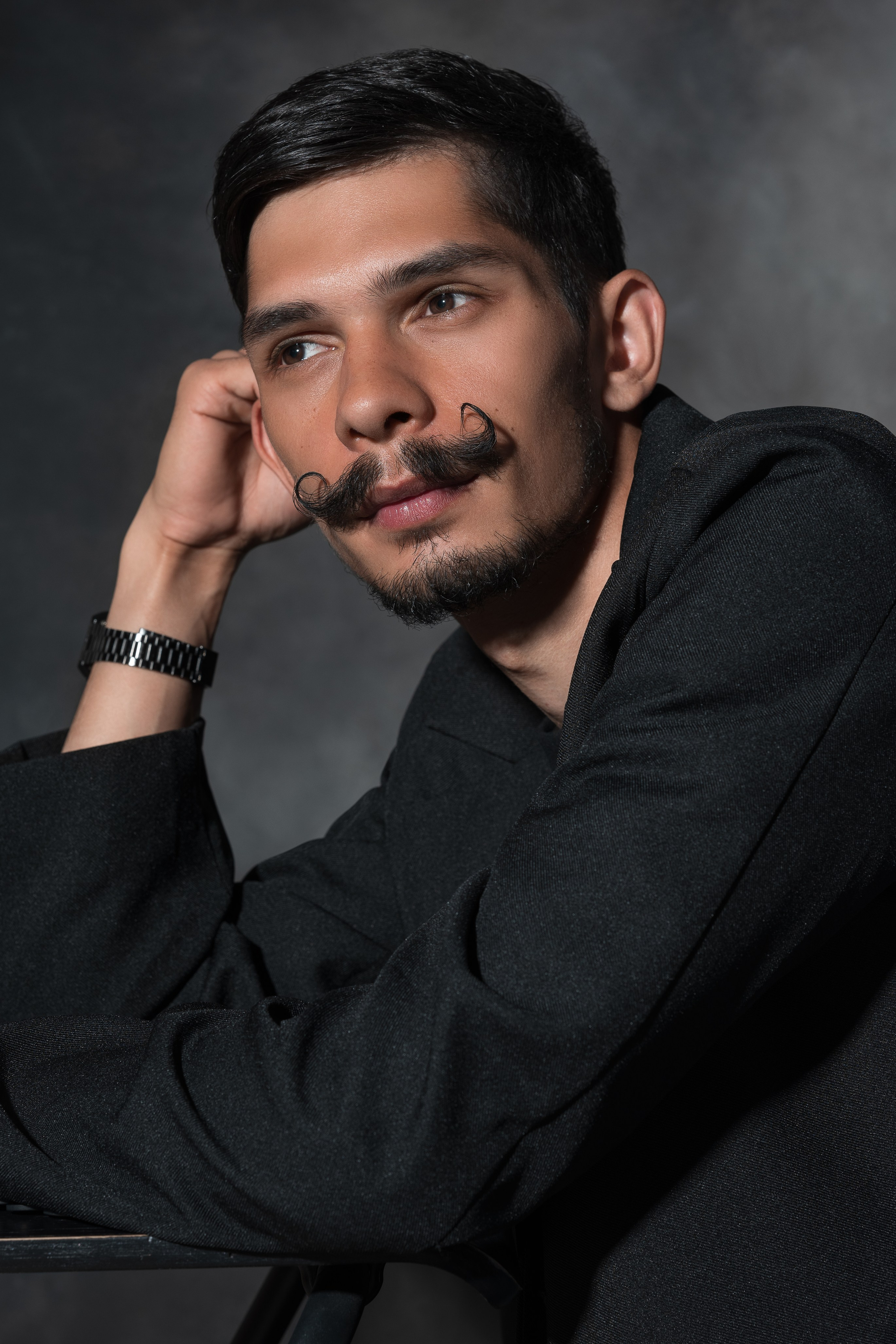 Женские и мужские портреты