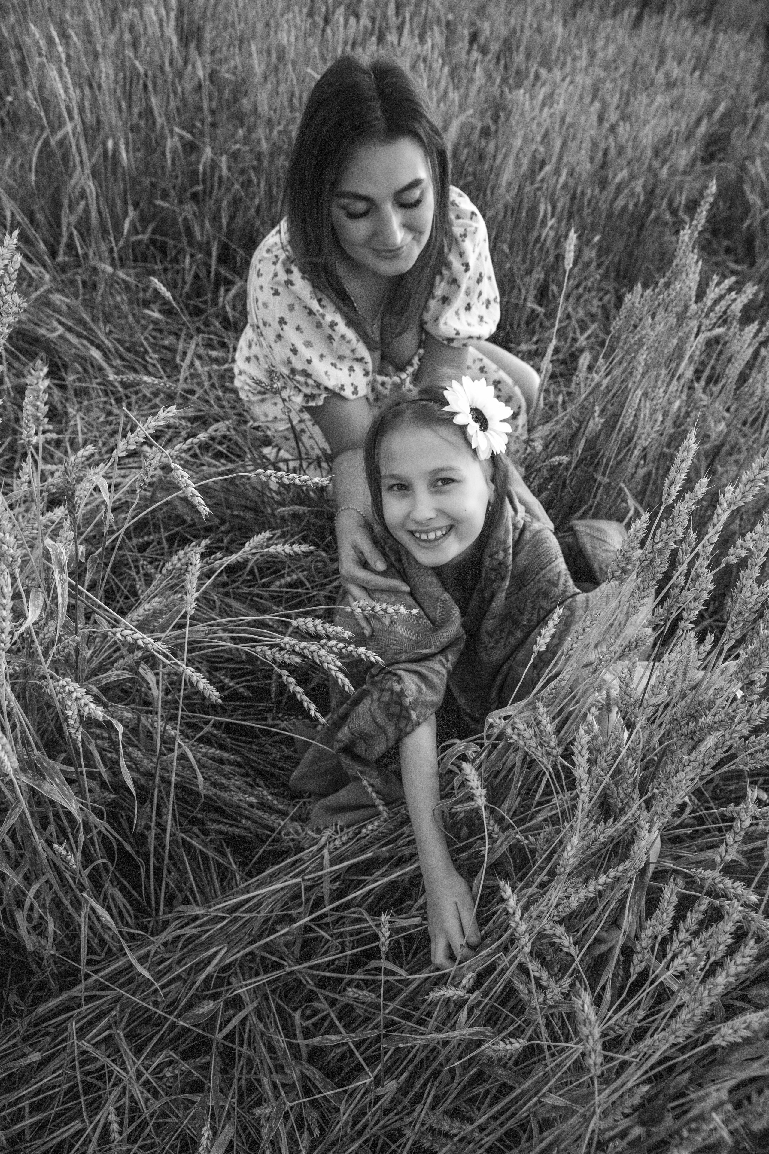 Фотосет в подсолнухах. Алена и Арина.
