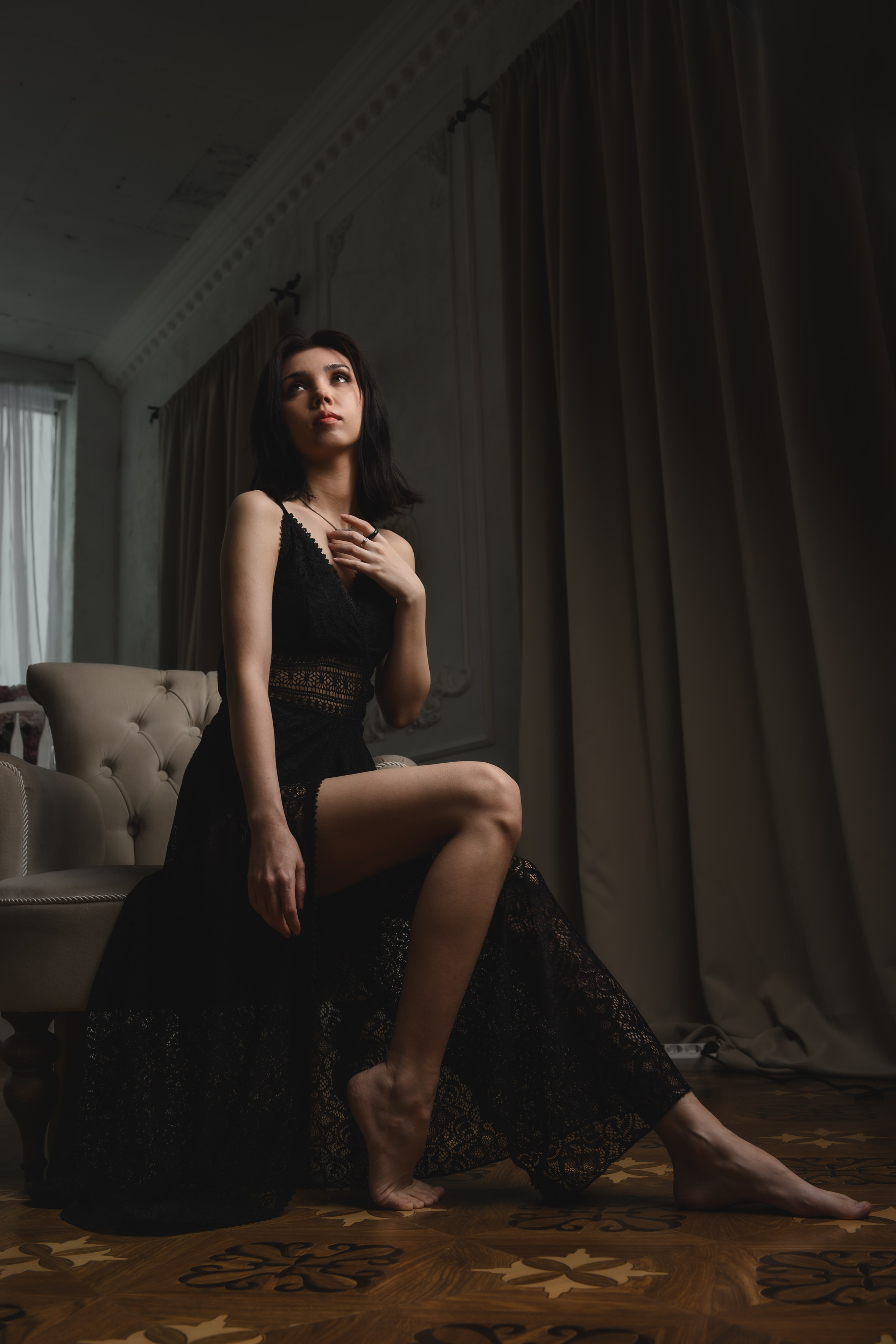 Портретная съемка в индустриальной части города на черно-белую пленку