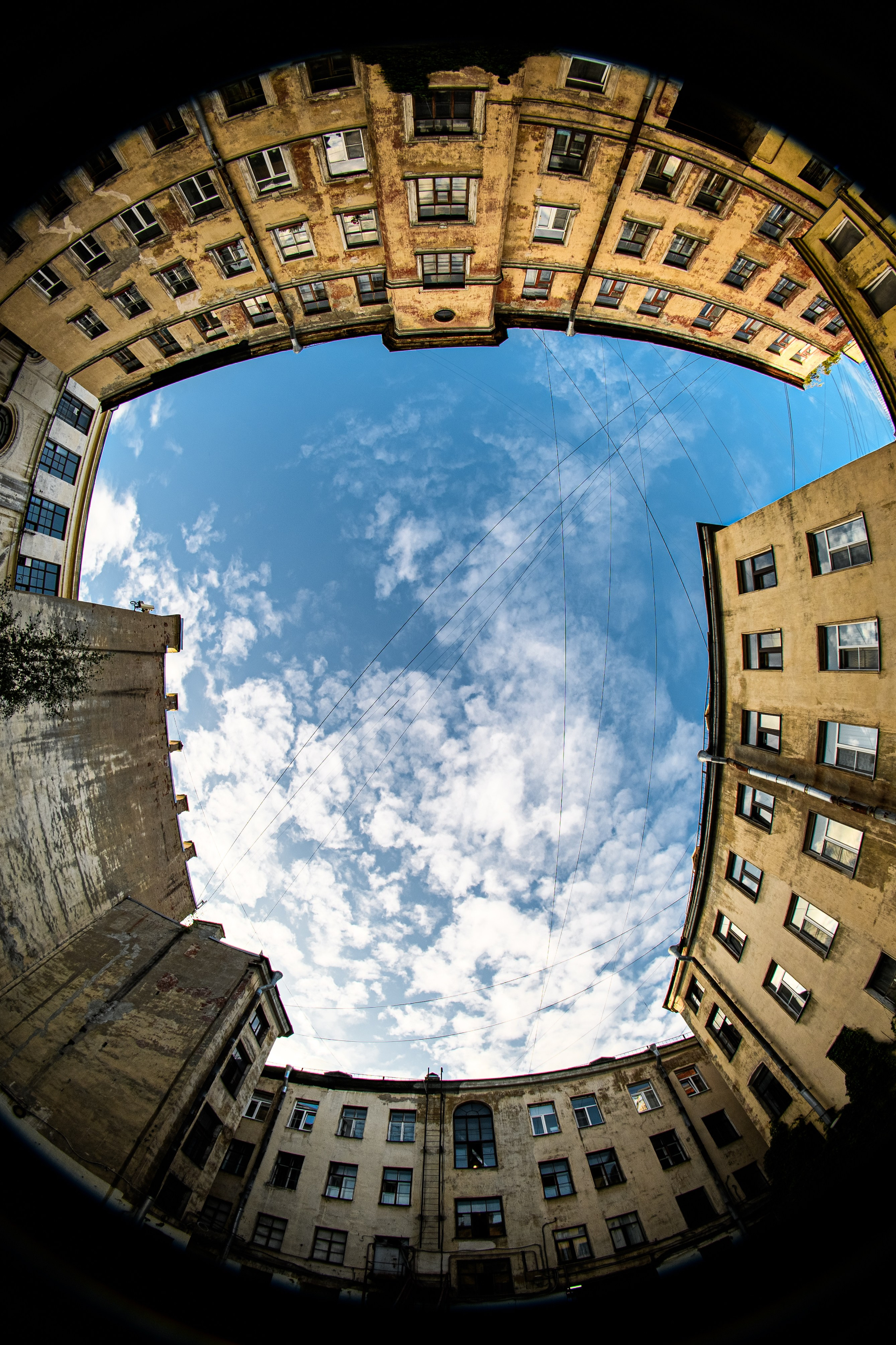 ДВОРЫ СПБ — ВАСИЛЬЕВСКИЙ