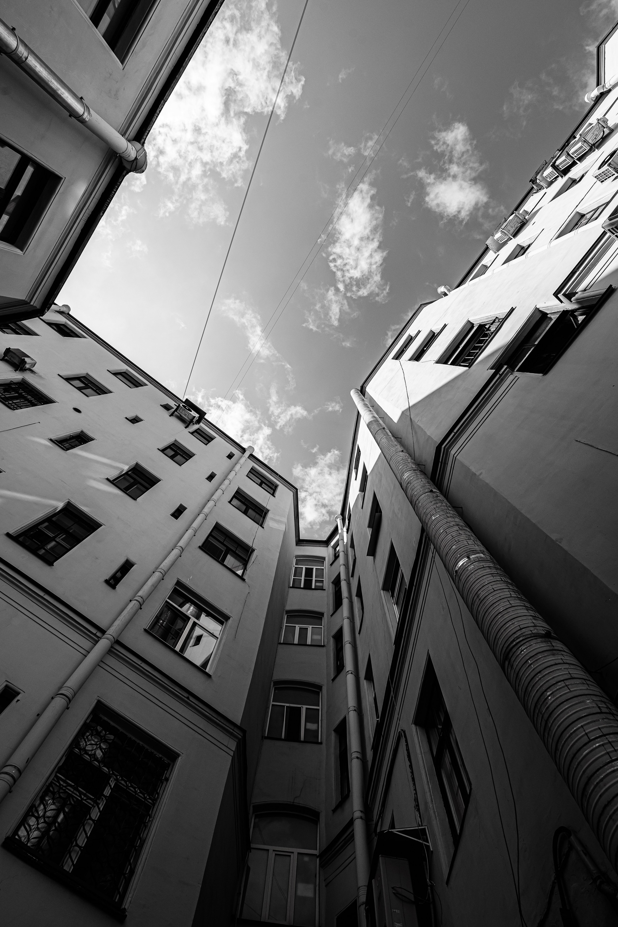 ДВОРЫ СПБ — ПЕТРОГРАД