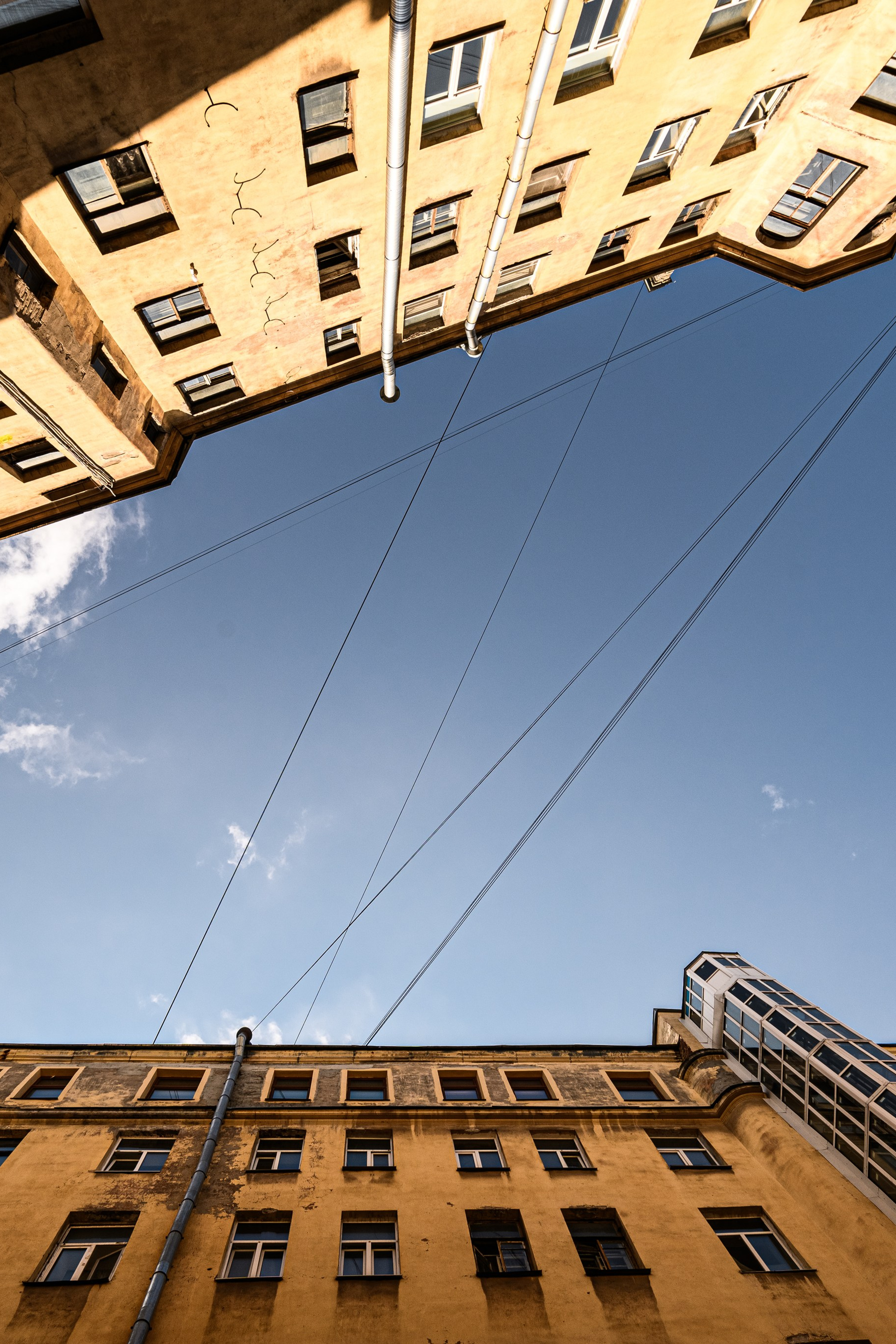 ДВОРЫ СПБ — ПЕТРОГРАД