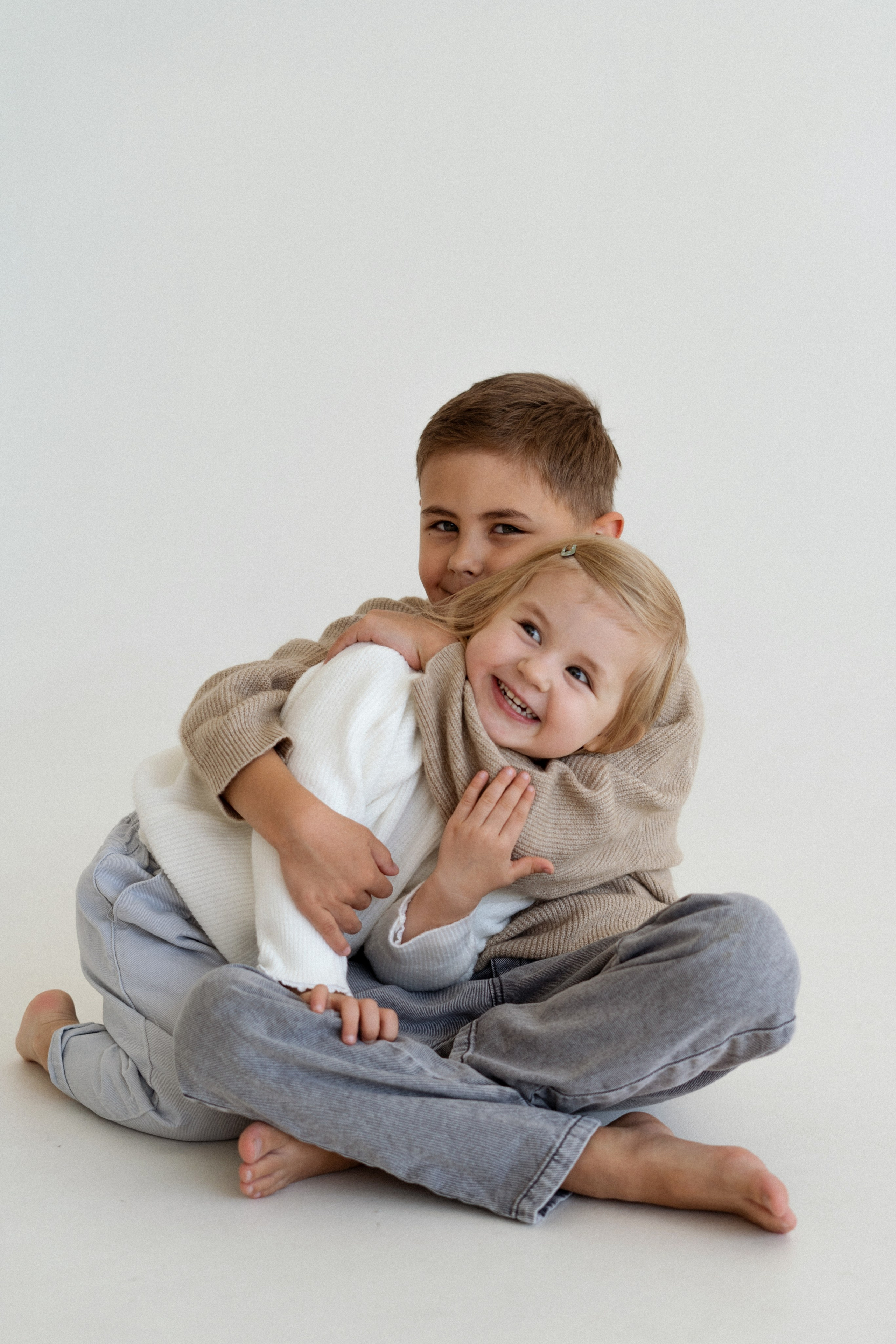 Оля, Артемий, Вера