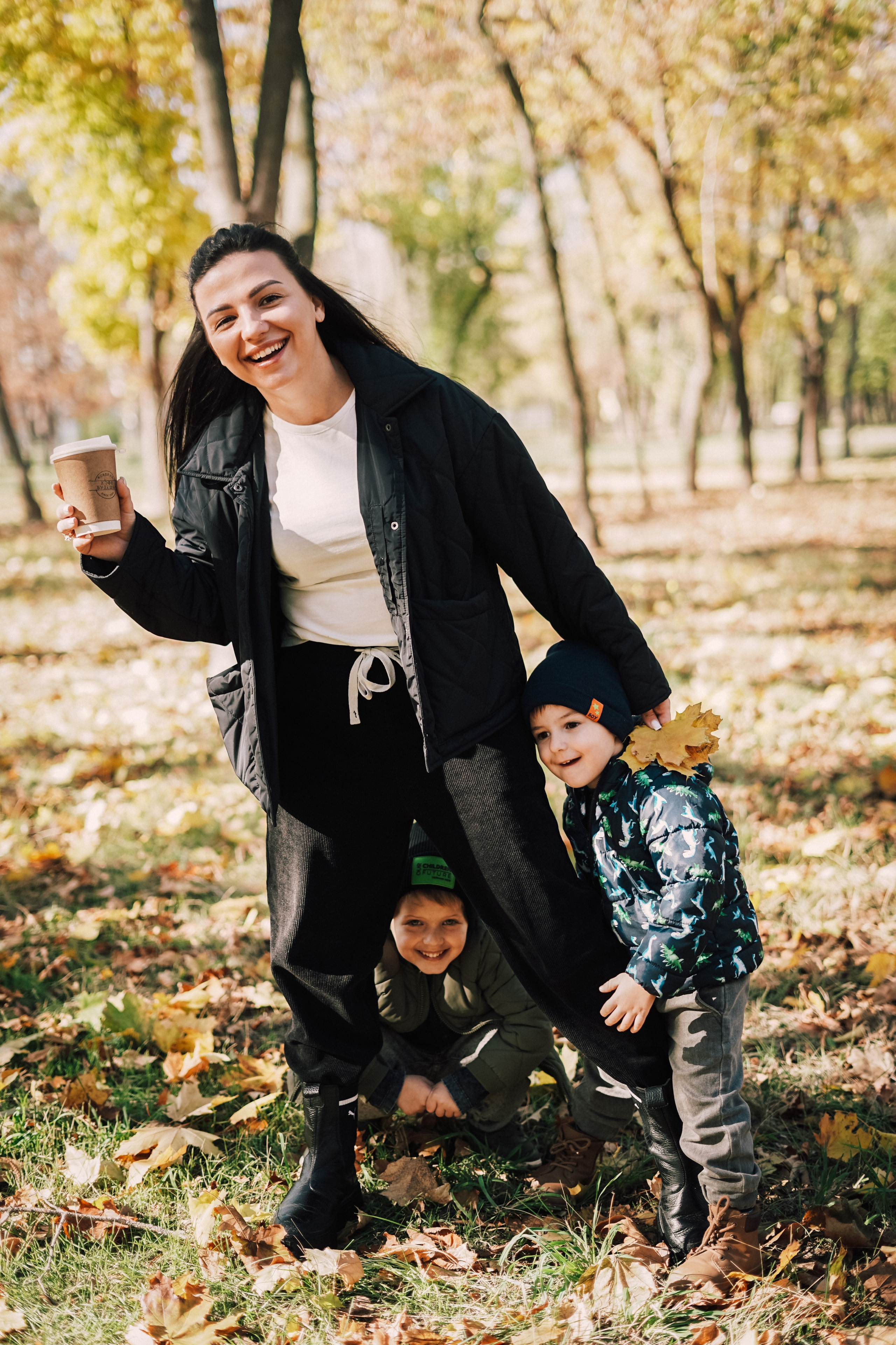 МАМА И&nbsp;СЫНОВЬЯ