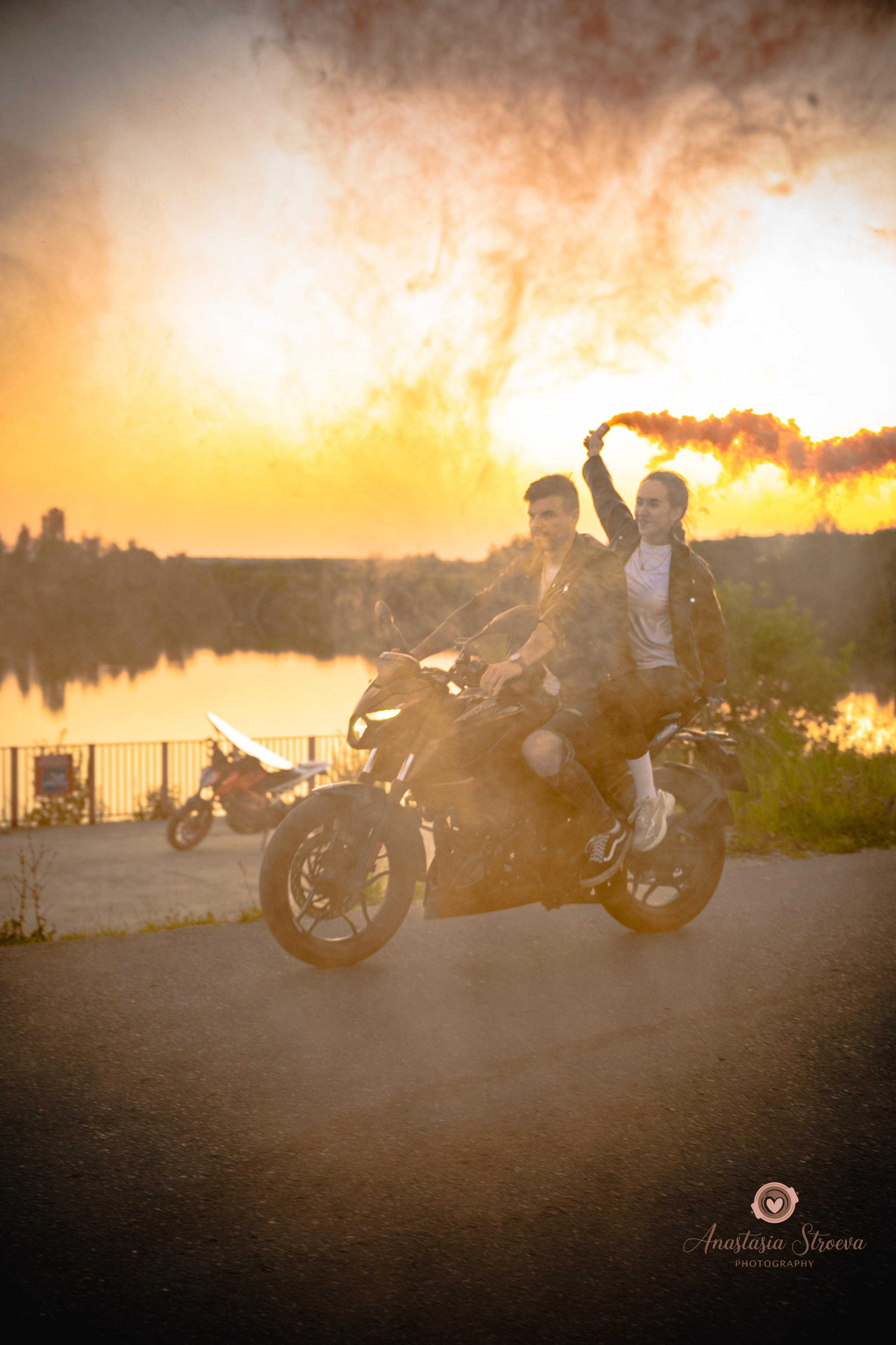 Мотоциклы Любовь и краски Холли