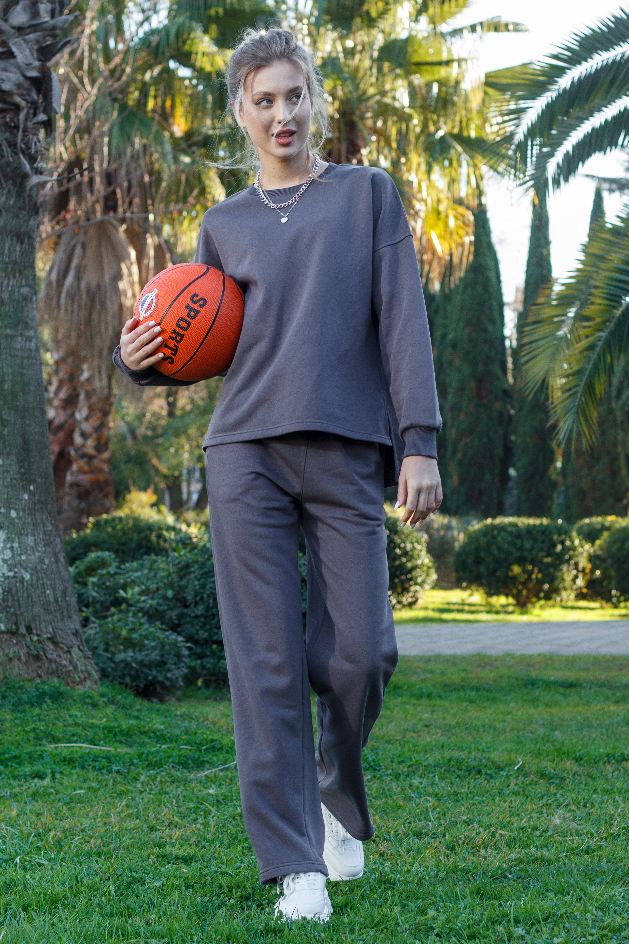 Костюмы. Фото для маркетплейсов в самых сочных локациях города Сочи