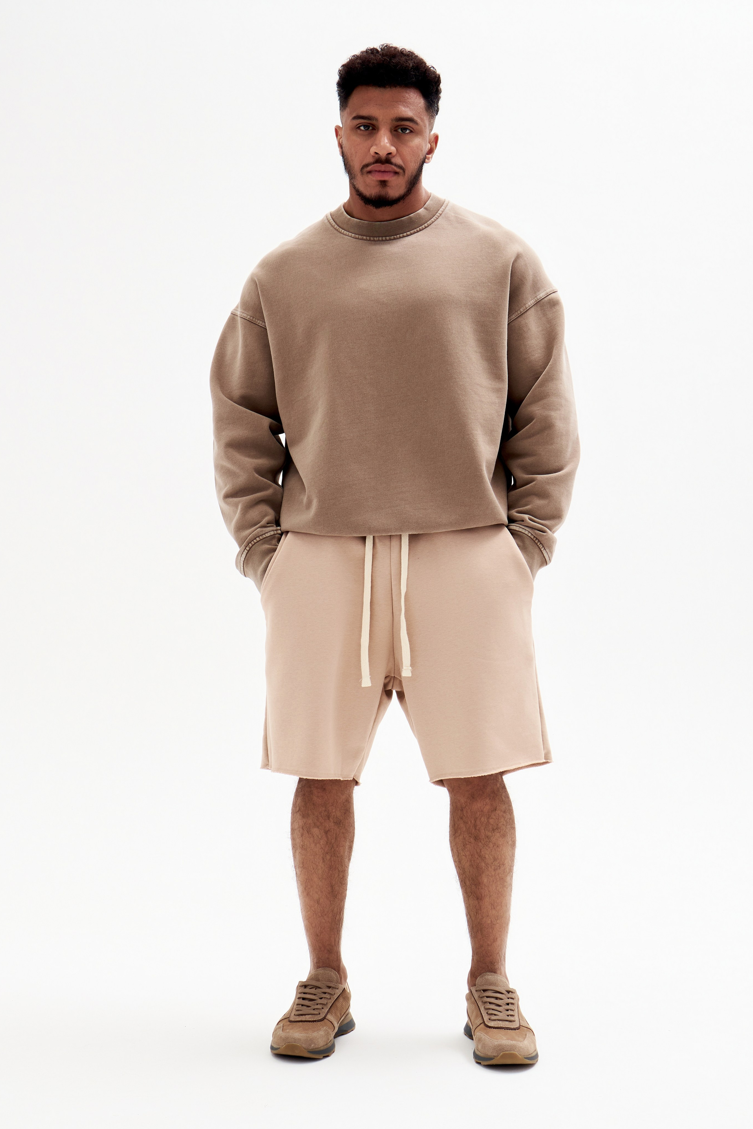 Кроссовки. Стрит съемки для маркетплейсов в Сочи | ИИ контент | fashionprod