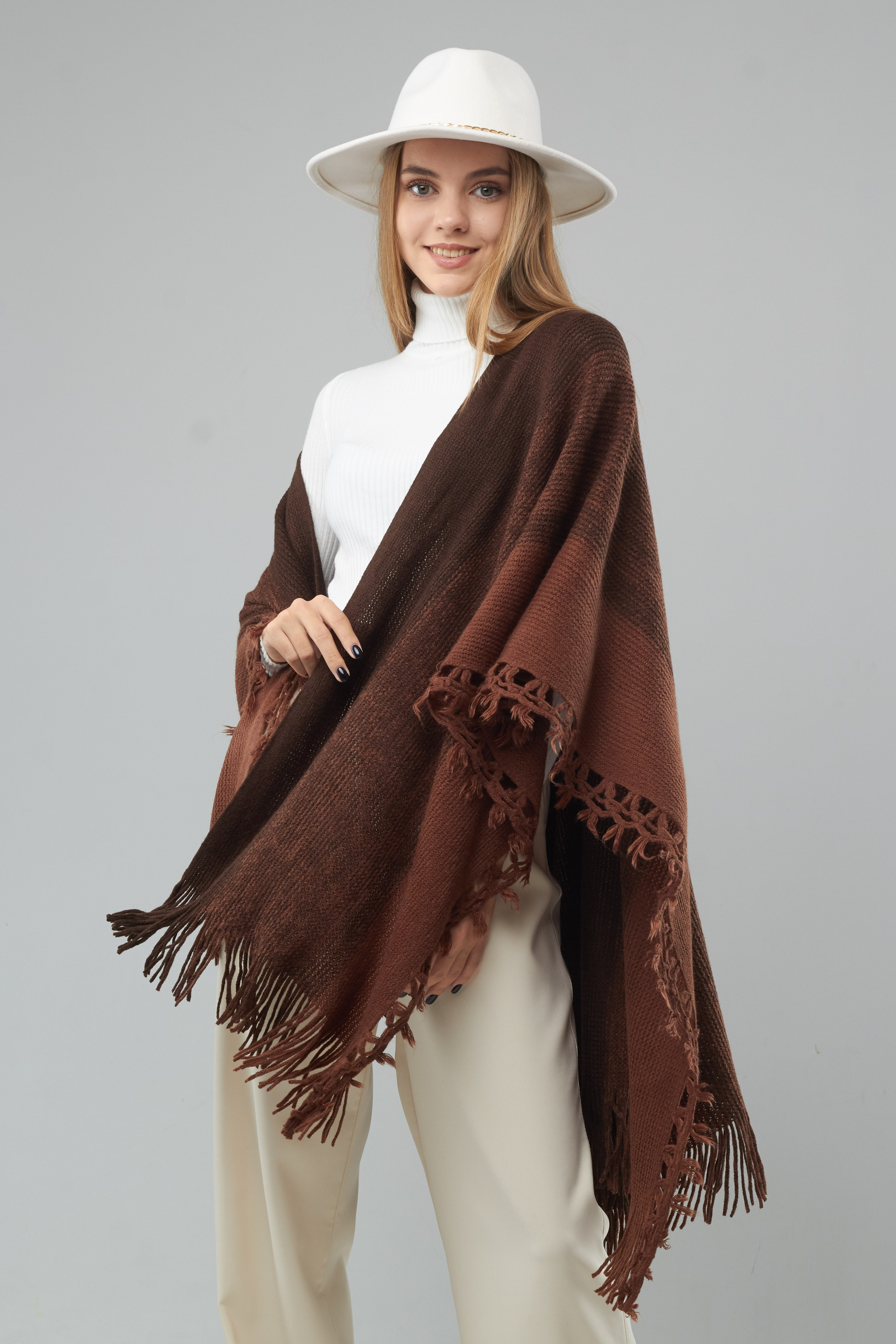 Пончо — Полина. Фото для маркетплейсов в самых сочных локациях города Сочи