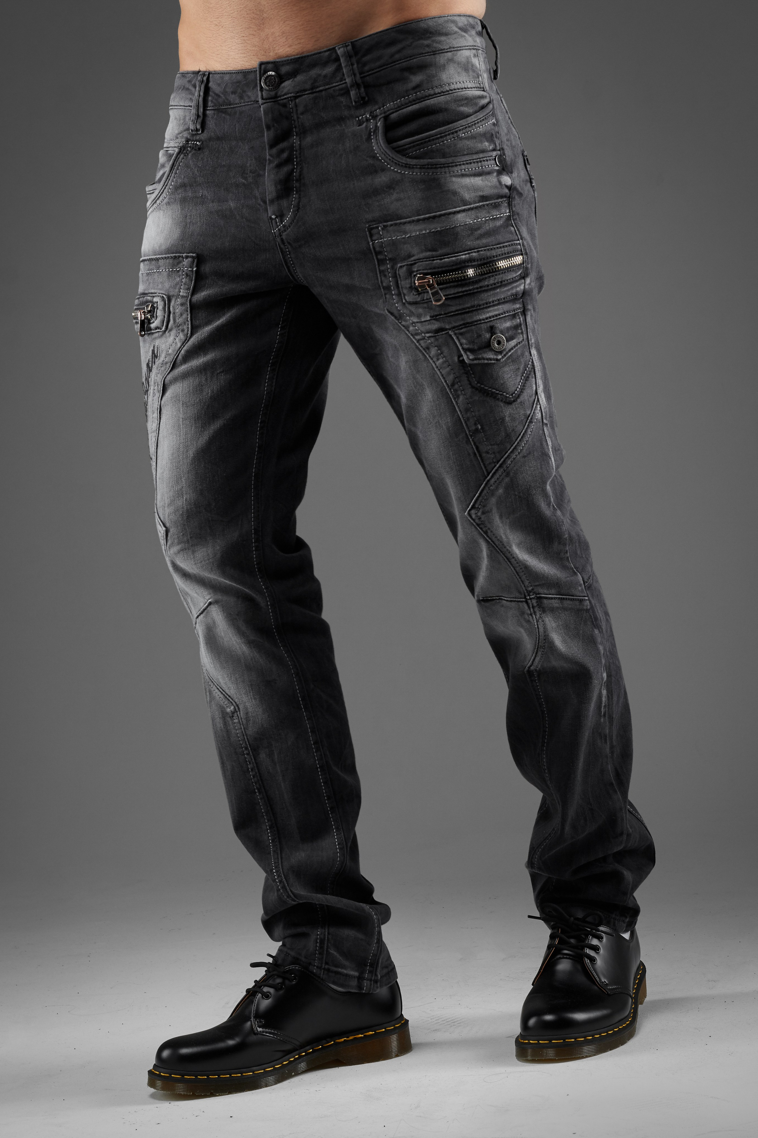 Джинсы — Сергей. Фото для маркетплейсов в самых сочных локациях города Сочи