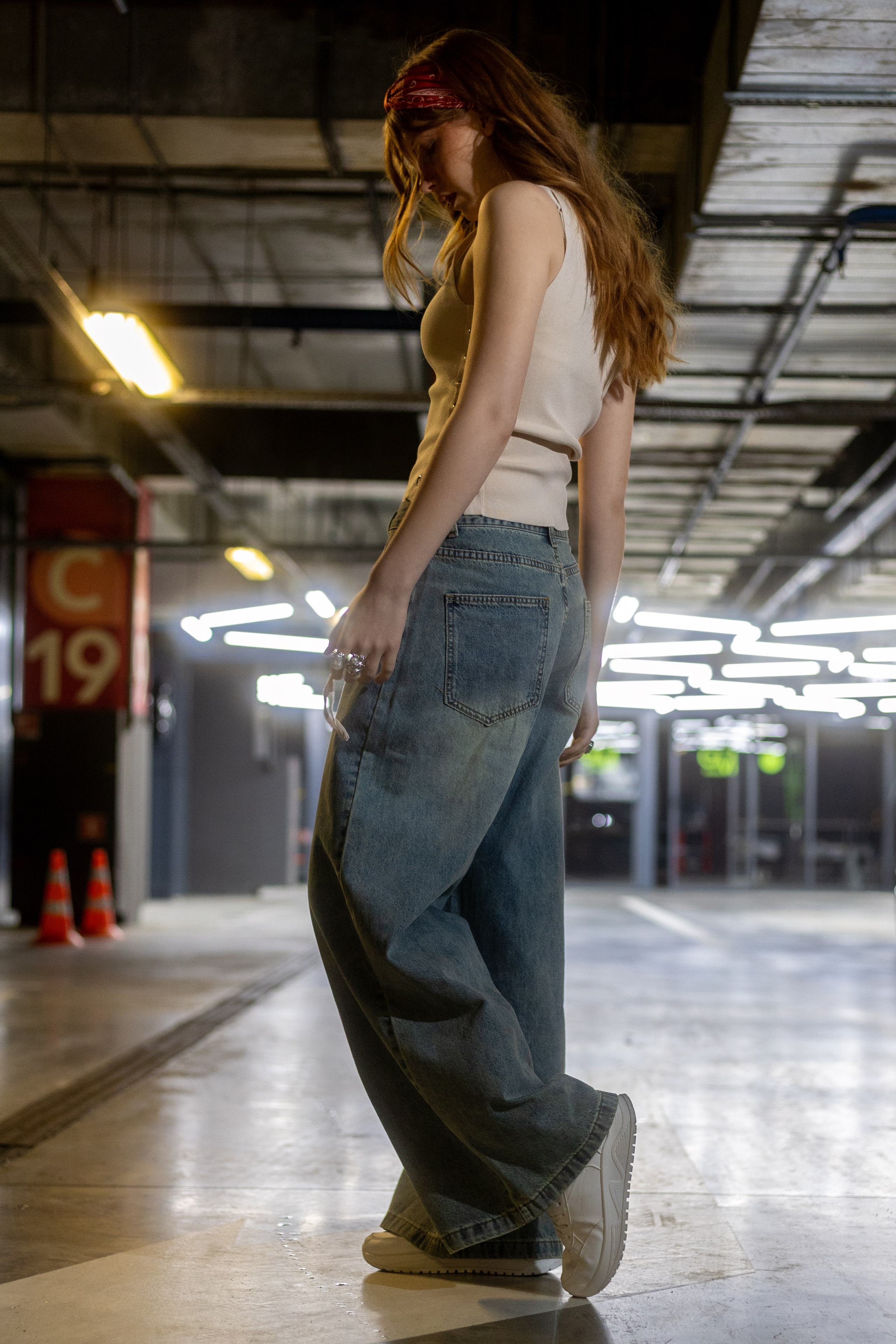 Джинсы. Фото для маркетплейсов в самых сочных локациях города Сочи