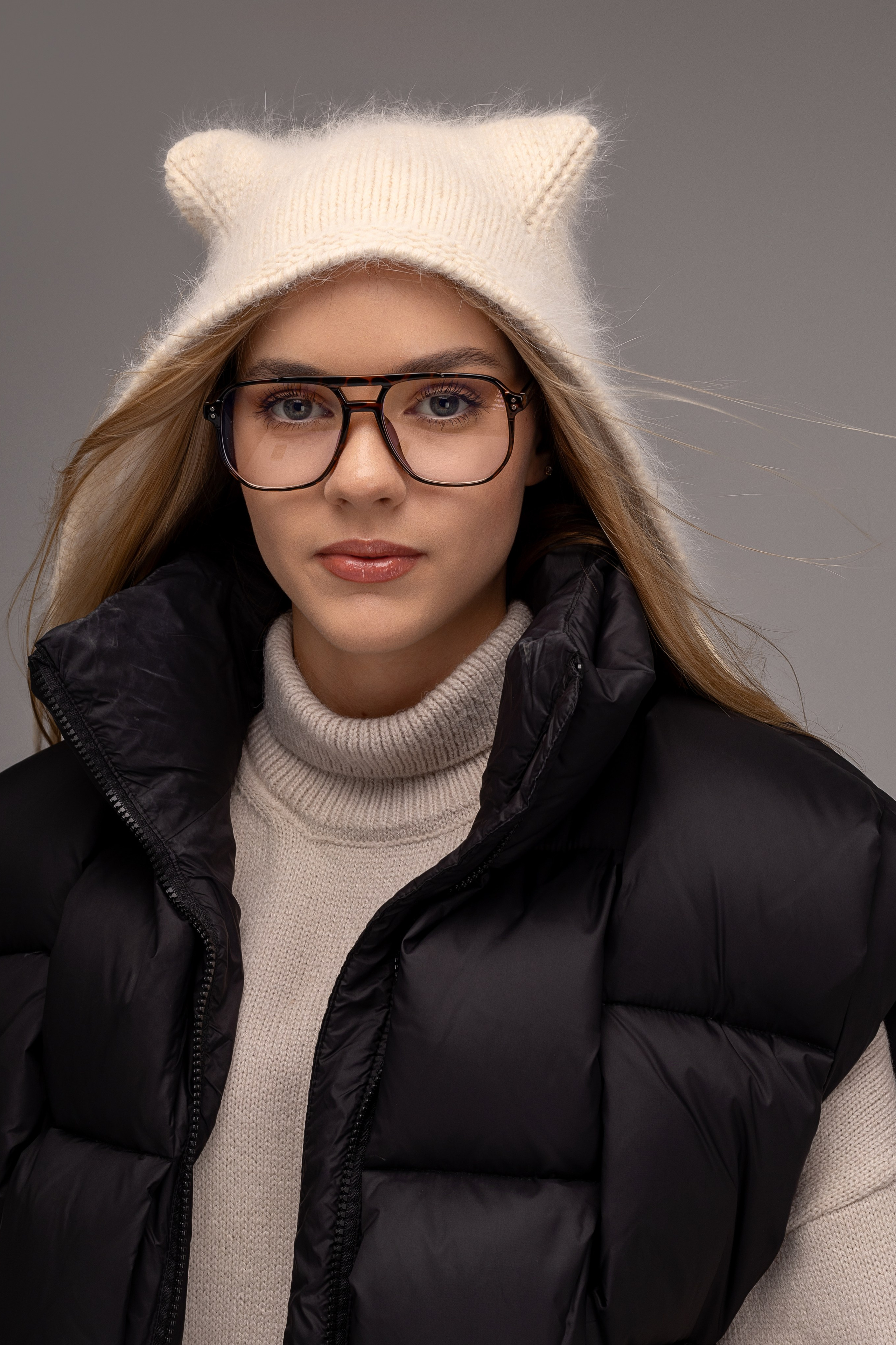 Шапки. Фото для маркетплейсов в самых сочных локациях города Сочи