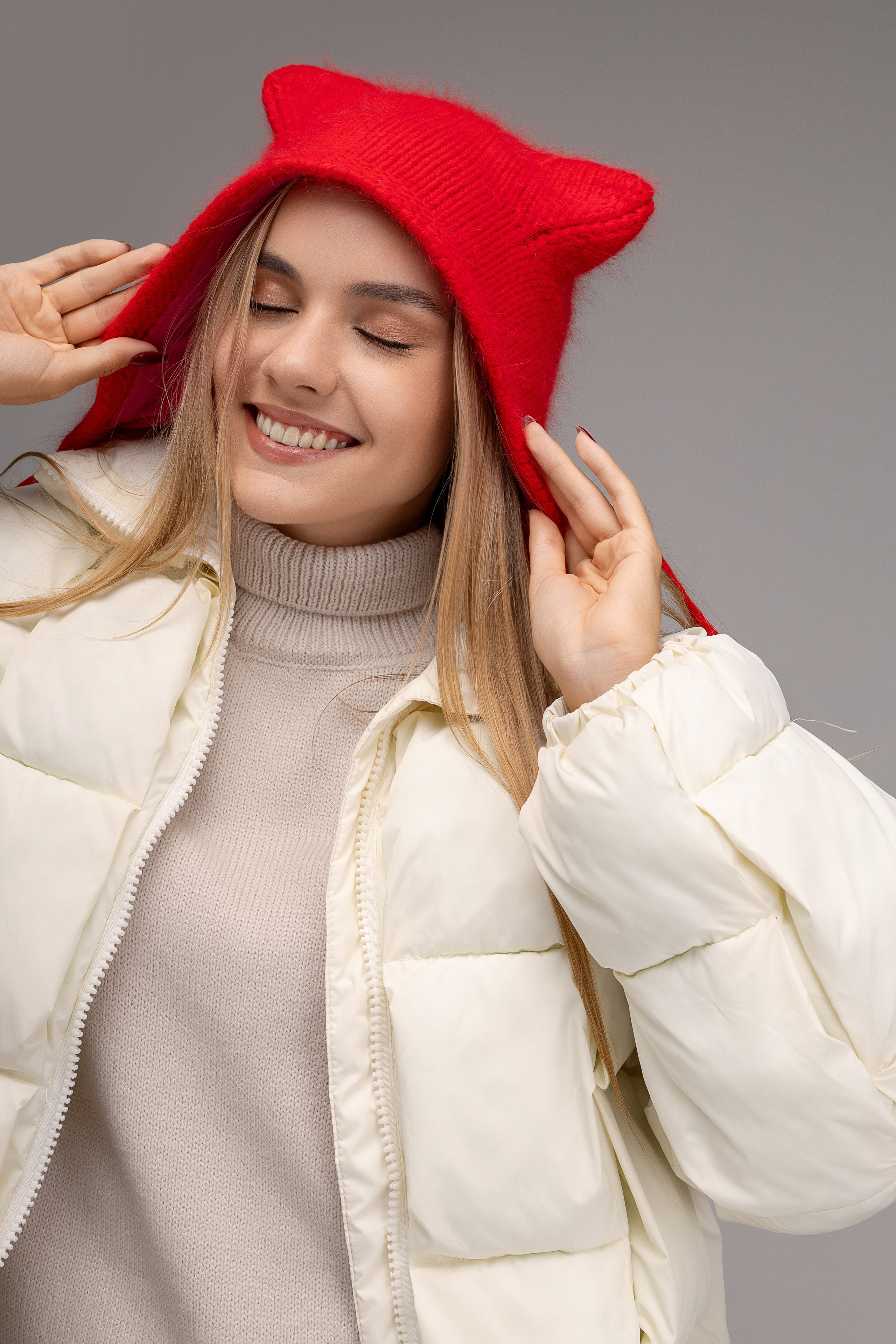 Шапки. Фото для маркетплейсов в самых сочных локациях города Сочи