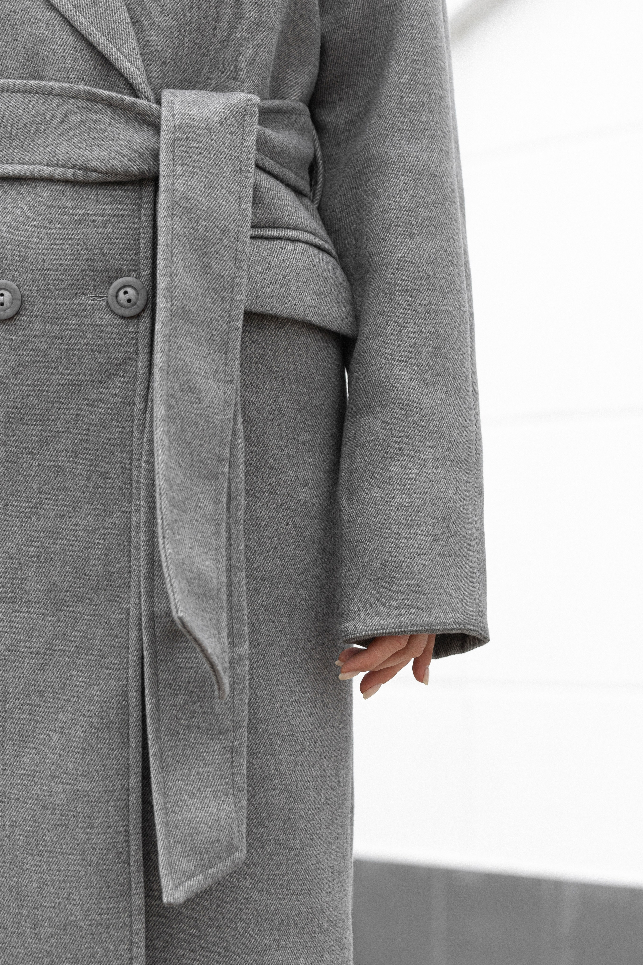 Пальто. Фото для маркетплейсов в самых сочных локациях города Сочи