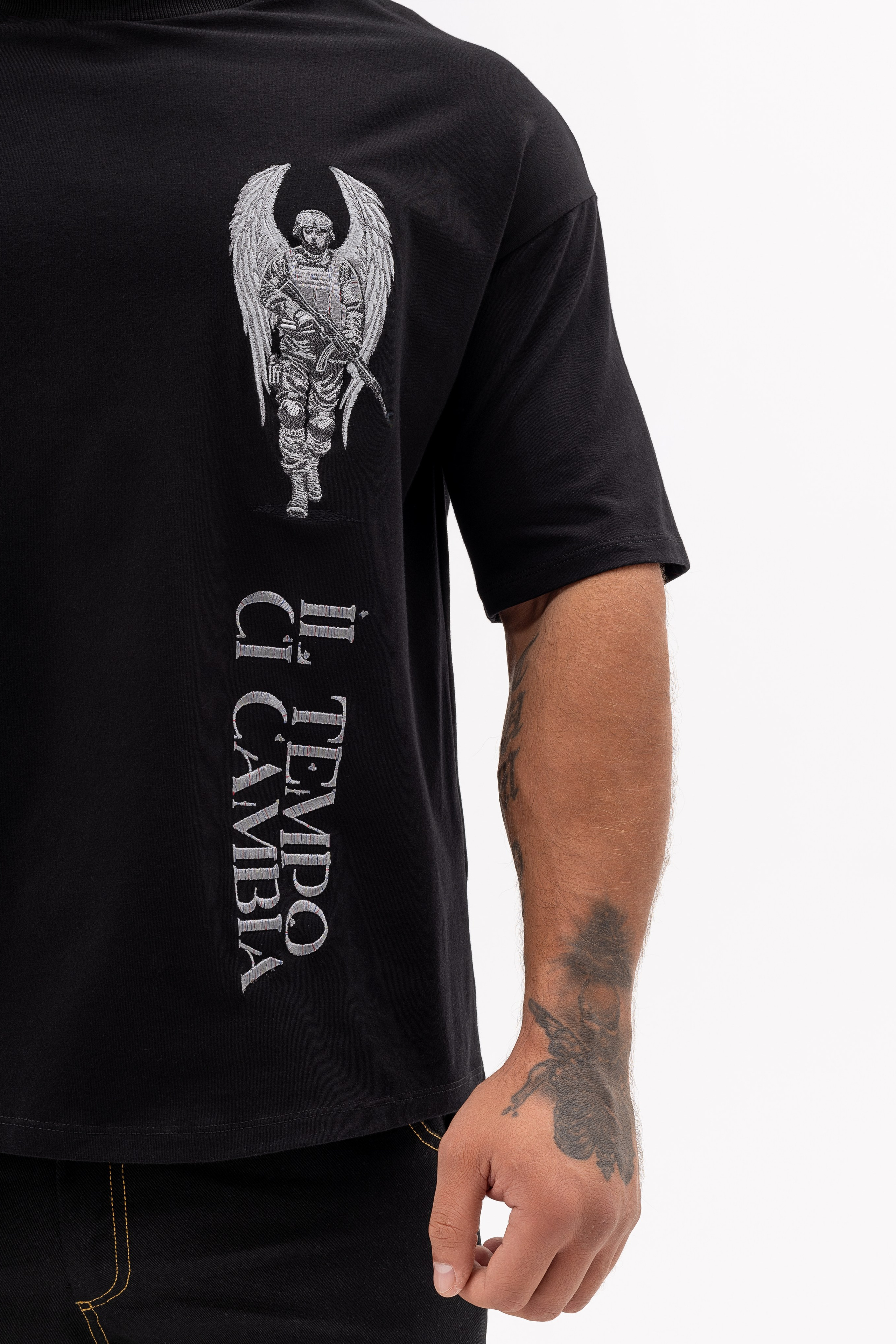 Футболки. Фото для маркетплейсов в самых сочных локациях города Сочи