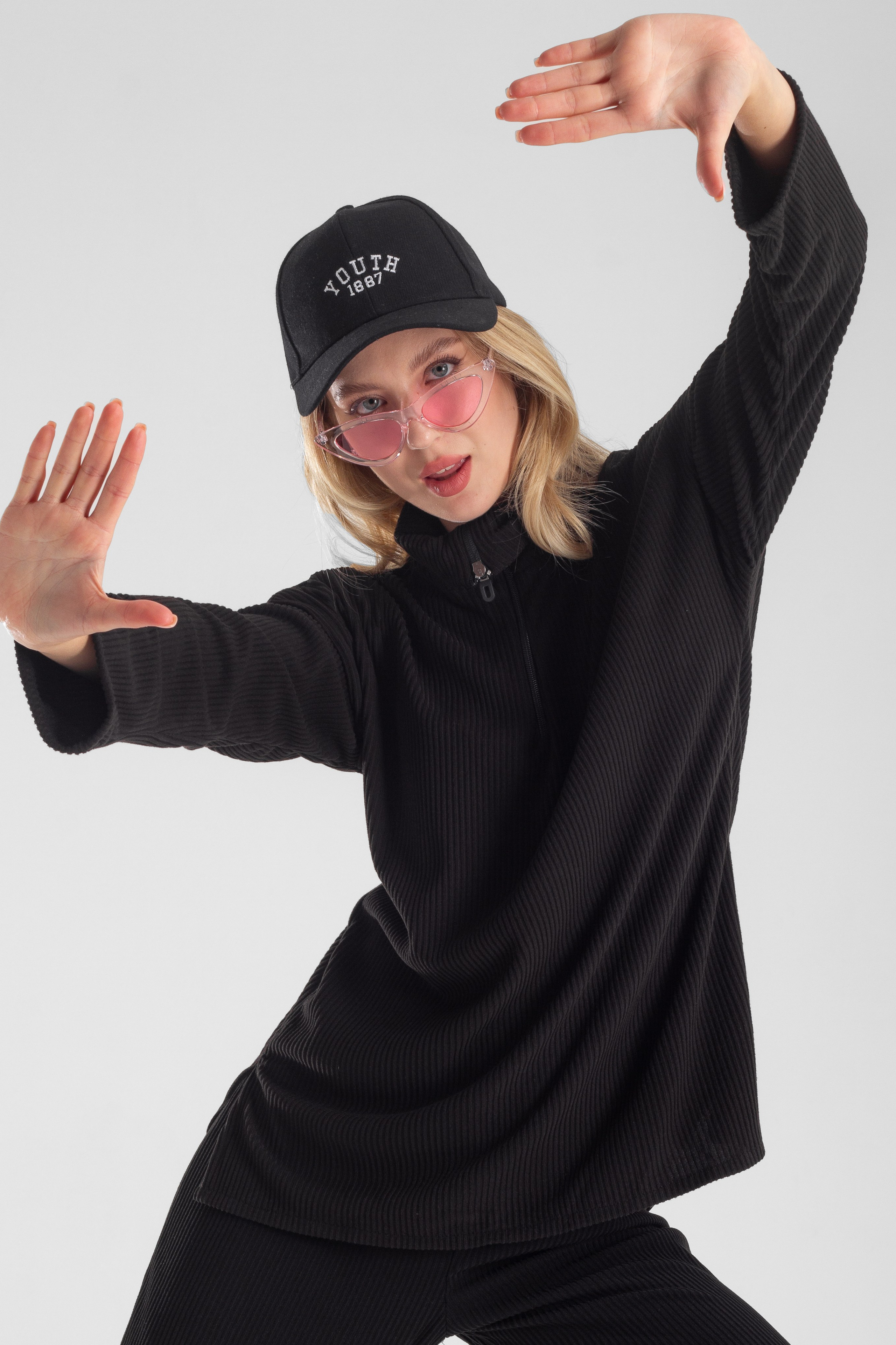 Костюм — Лиза В. Фото для маркетплейсов в самых сочных локациях города Сочи