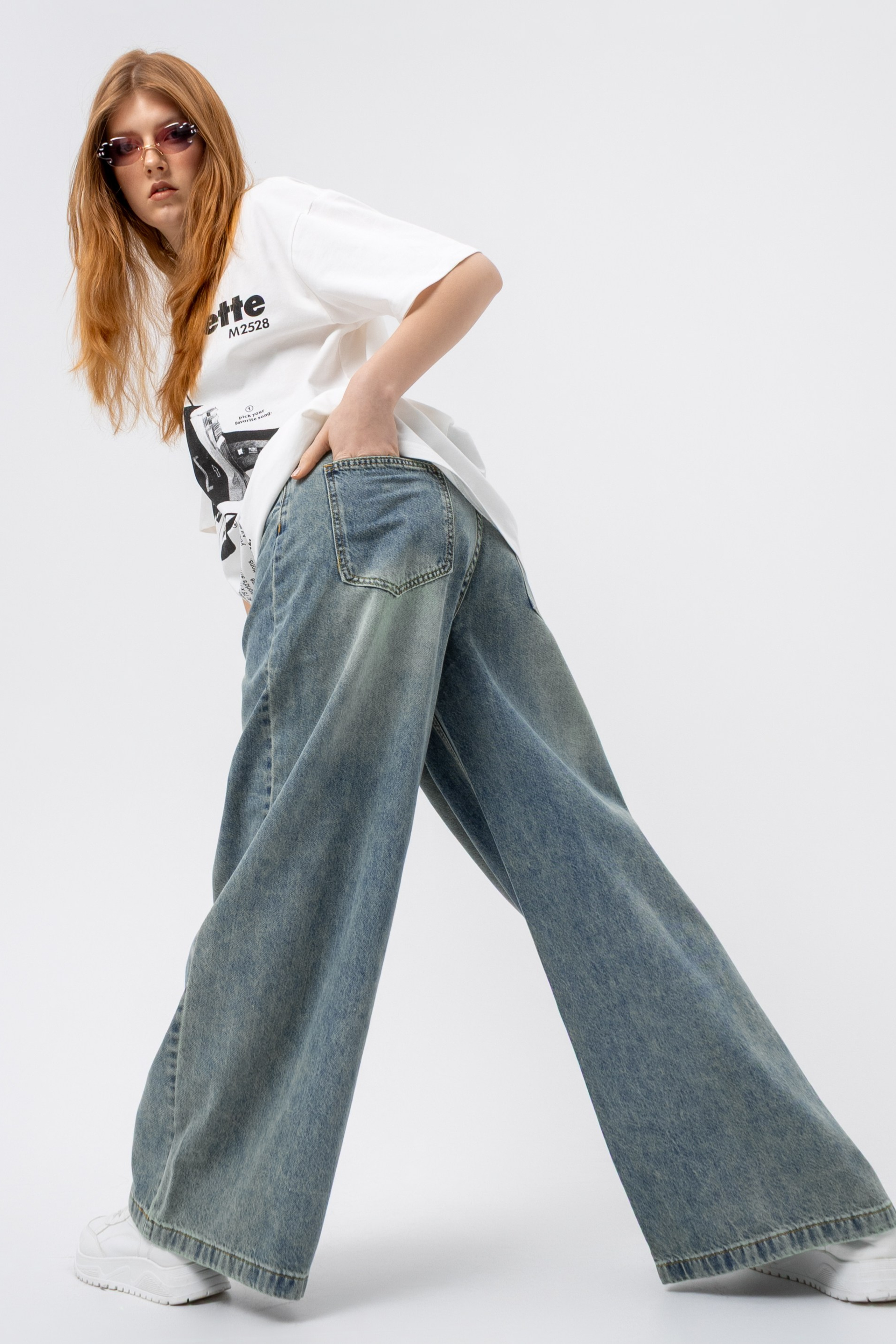 Джинсы. Фото для маркетплейсов в самых сочных локациях города Сочи