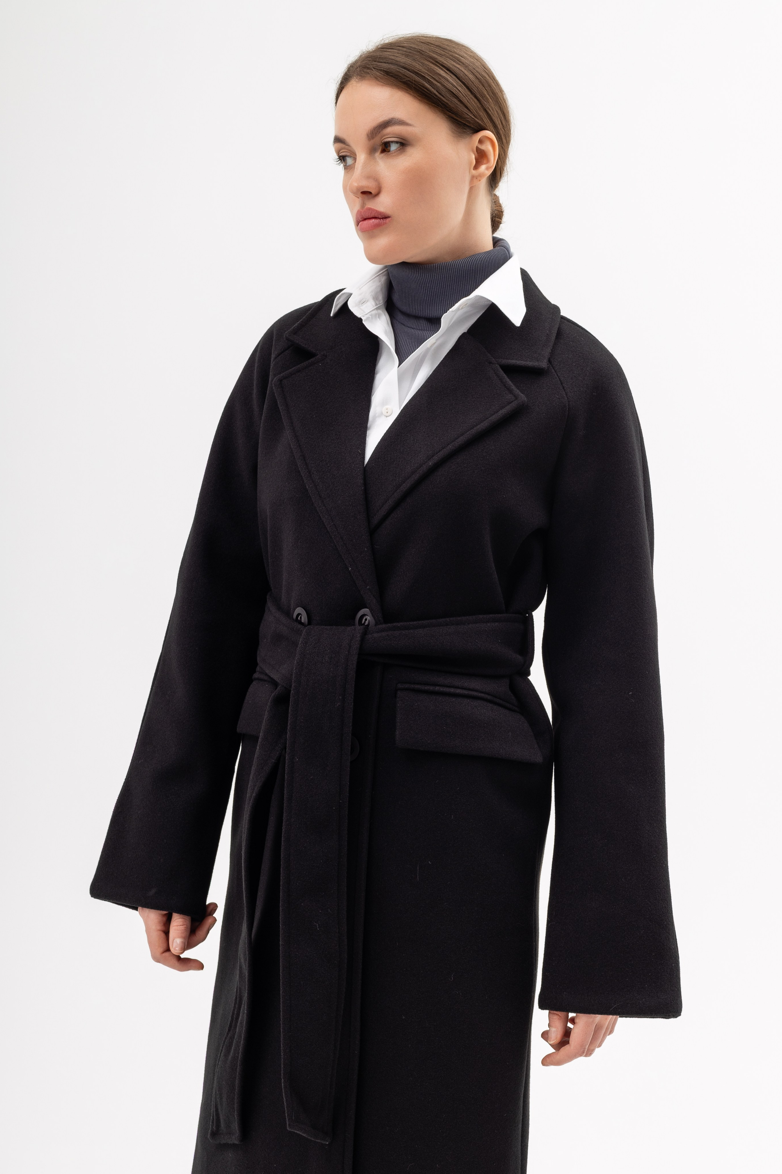 Пальто. Фото для маркетплейсов в самых сочных локациях города Сочи