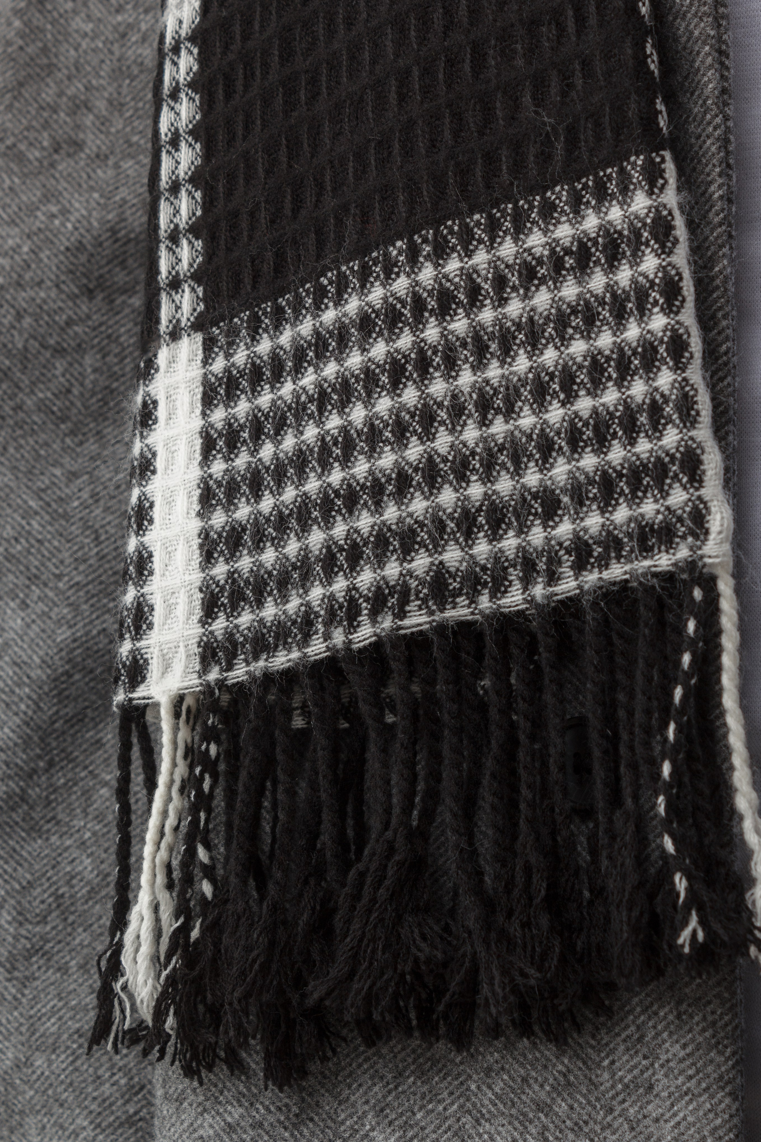 Шарфы — Никита. Фото для маркетплейсов в самых сочных локациях города Сочи