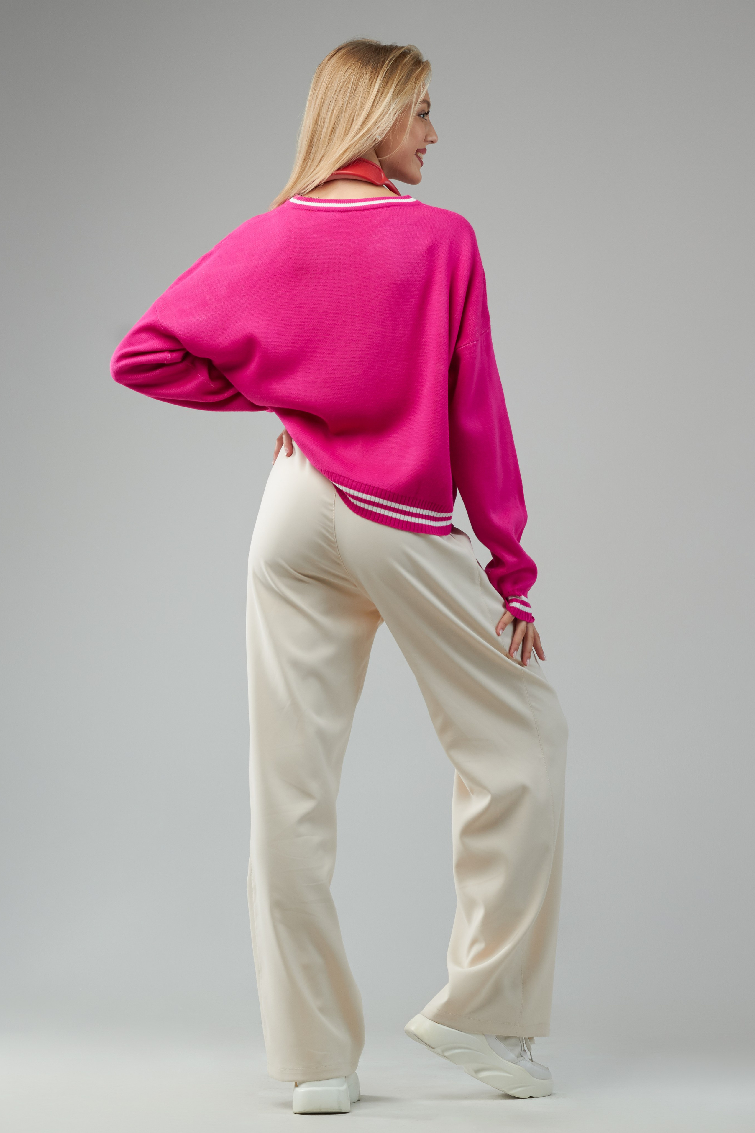 Свитер — Лиза. Фото для маркетплейсов в самых сочных локациях города Сочи