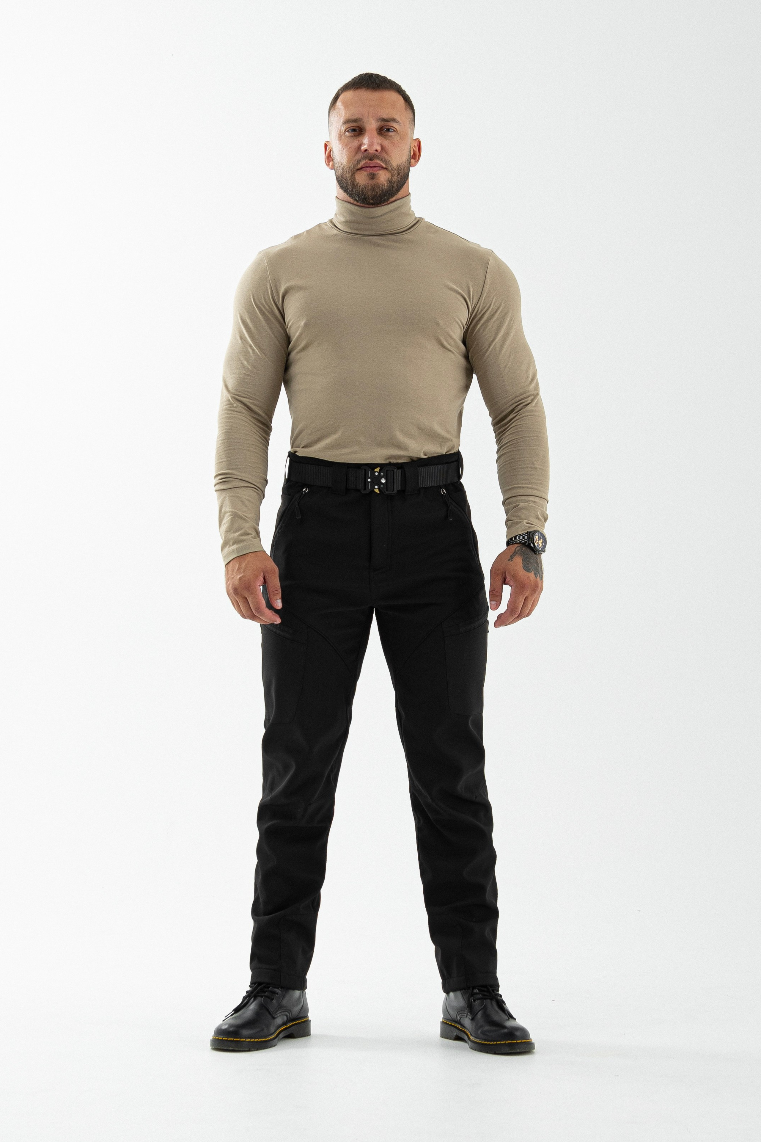 Тактические штаны. Фото для маркетплейсов в самых сочных локациях города Сочи