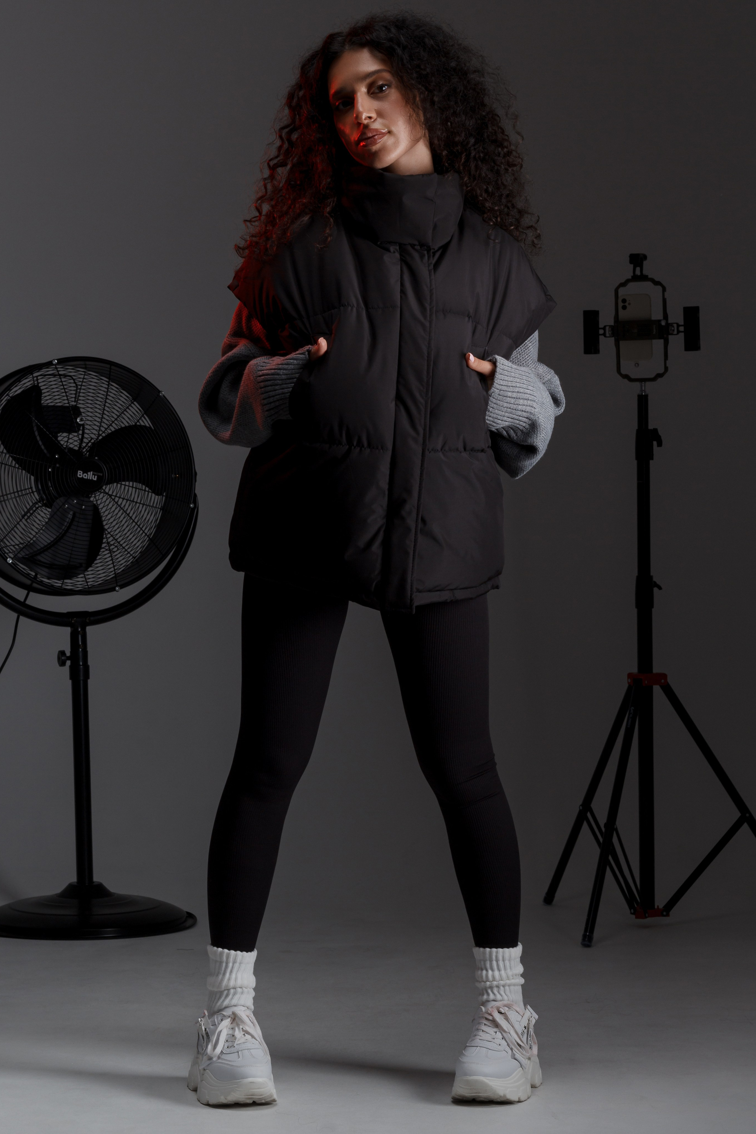 Жилетка — Элана. Фото для маркетплейсов в самых сочных локациях города Сочи