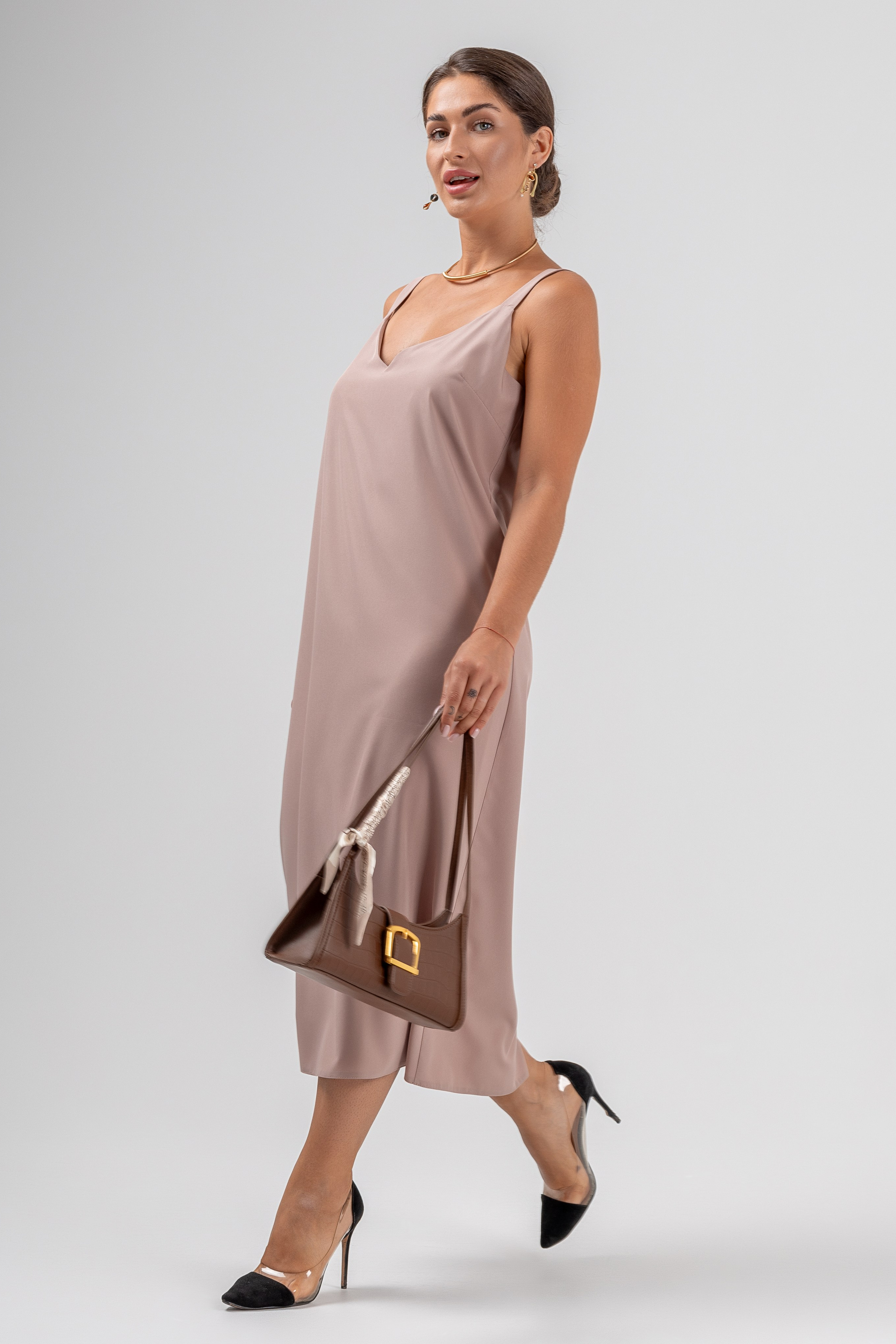 Платья — Карина. Фото для маркетплейсов в самых сочных локациях города Сочи