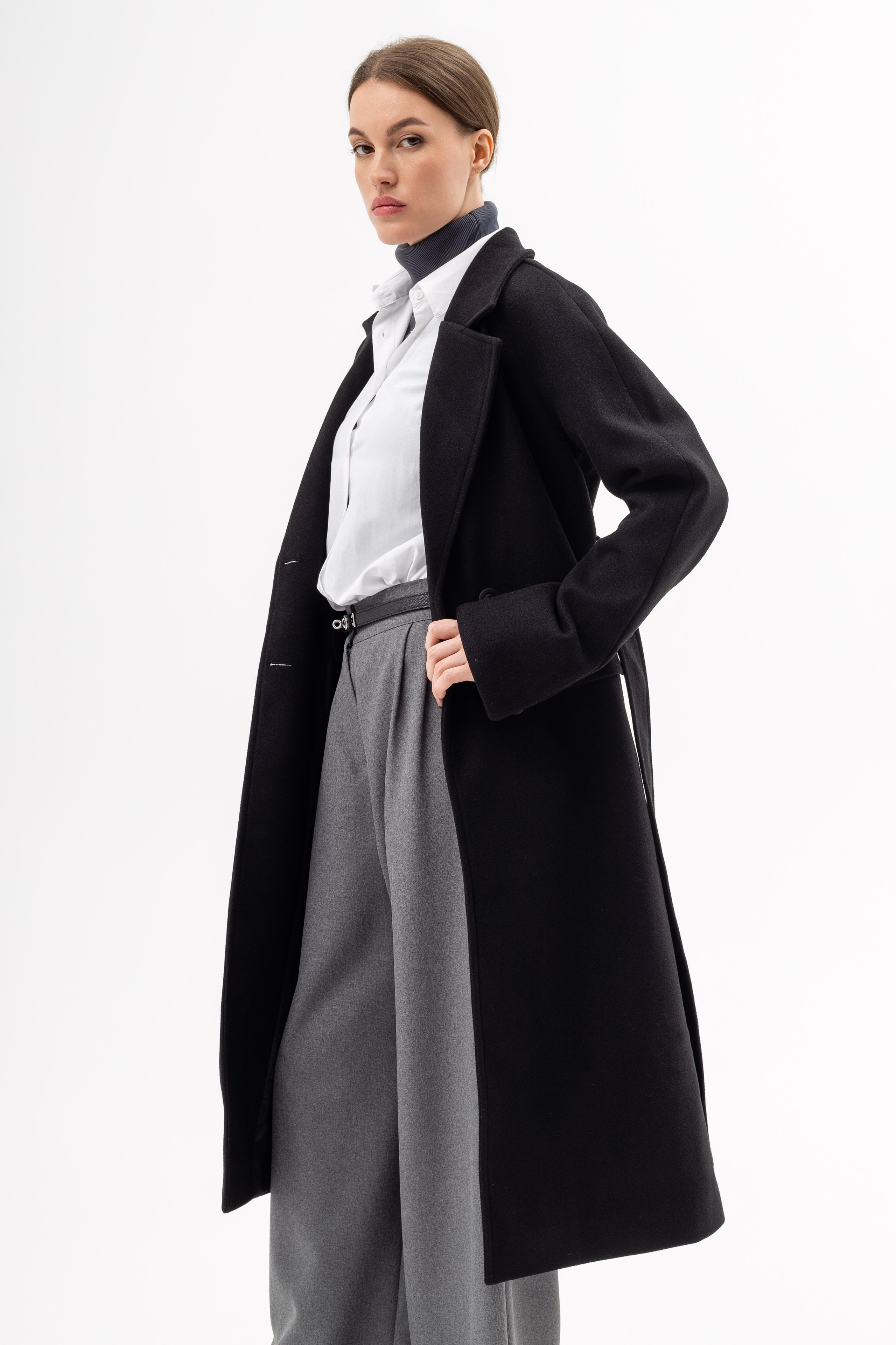 Пальто. Фото для маркетплейсов в самых сочных локациях города Сочи