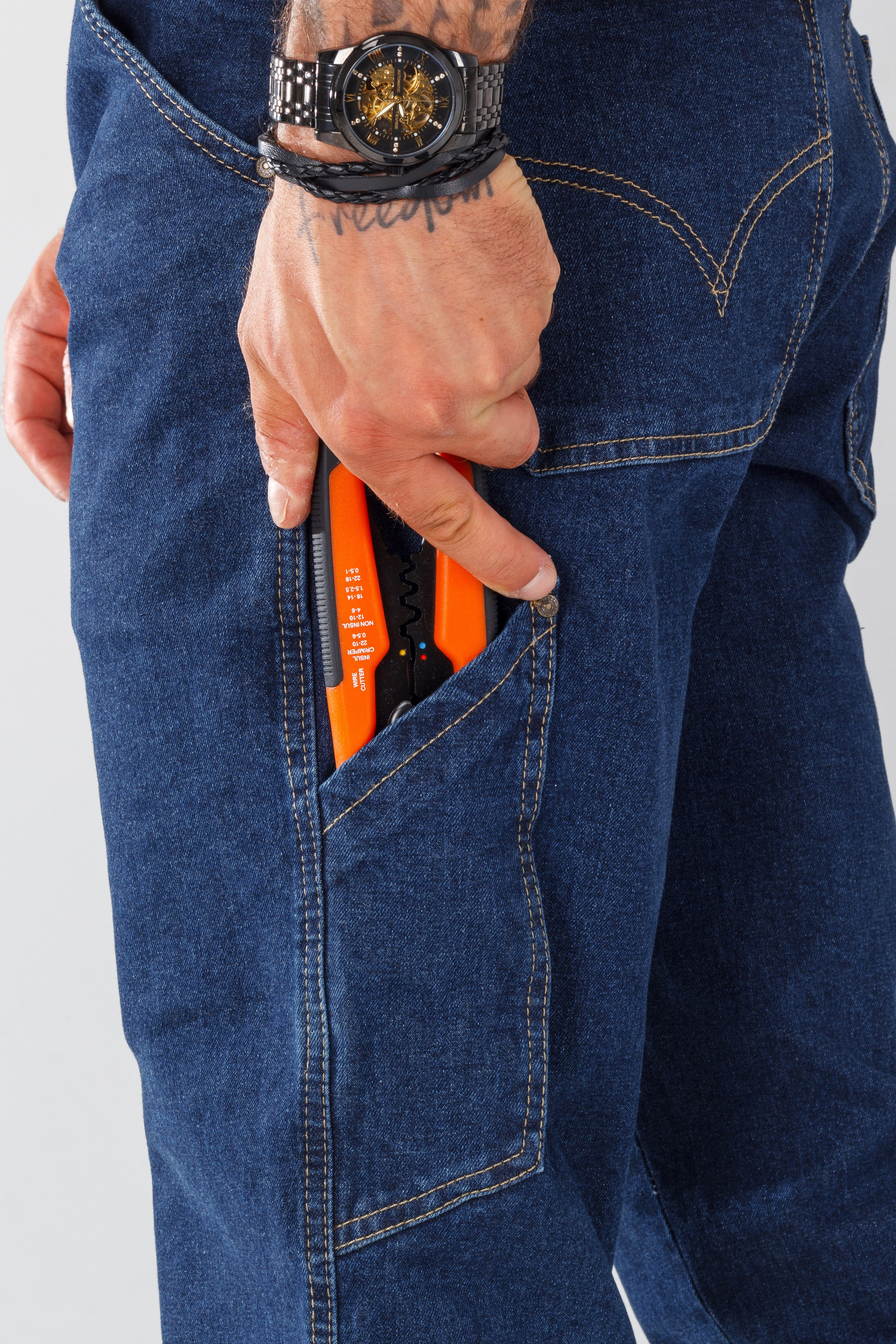 Комбинезоны — Илья. Фото для маркетплейсов в самых сочных локациях города Сочи