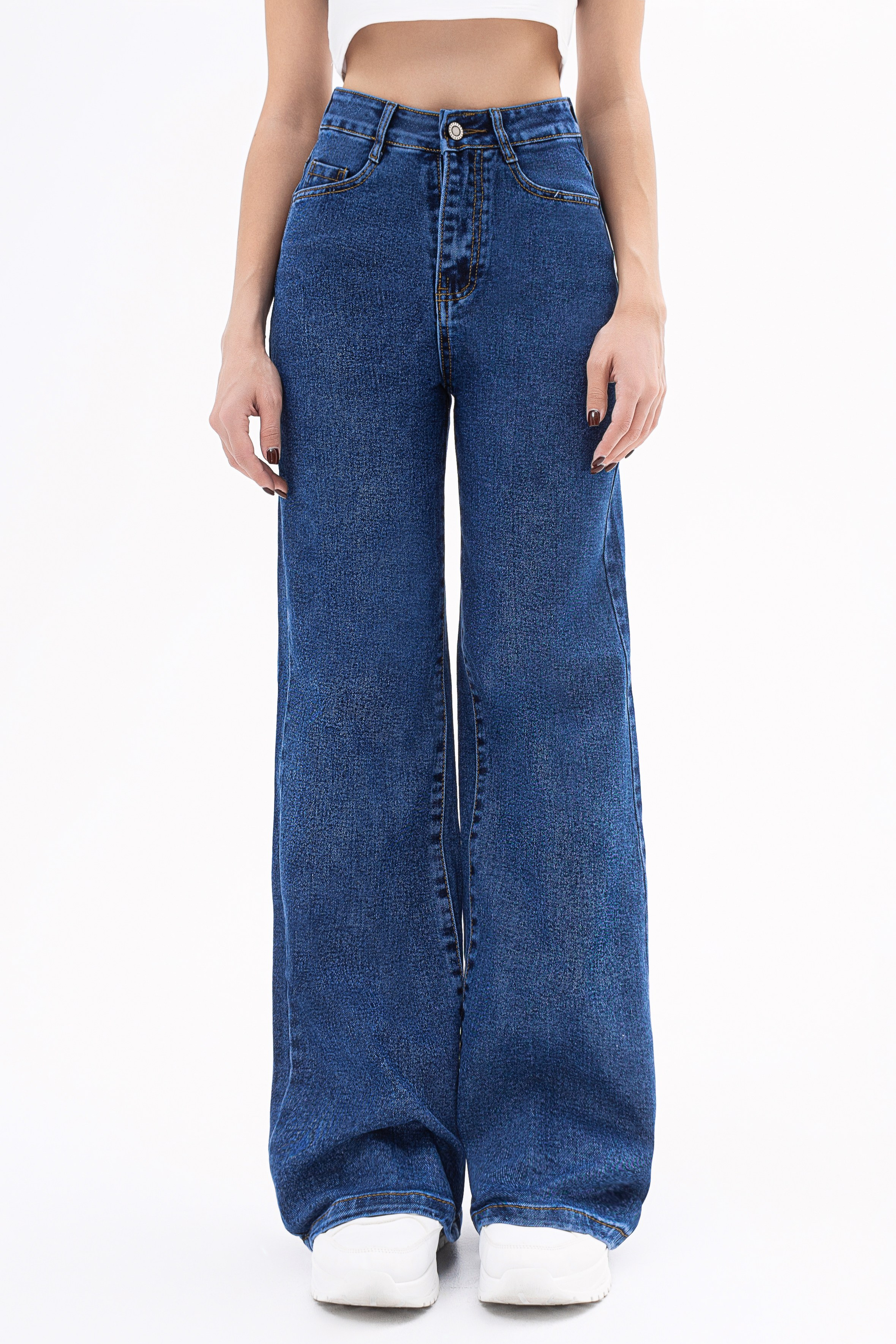 Джинсы. Фото для маркетплейсов в самых сочных локациях города Сочи