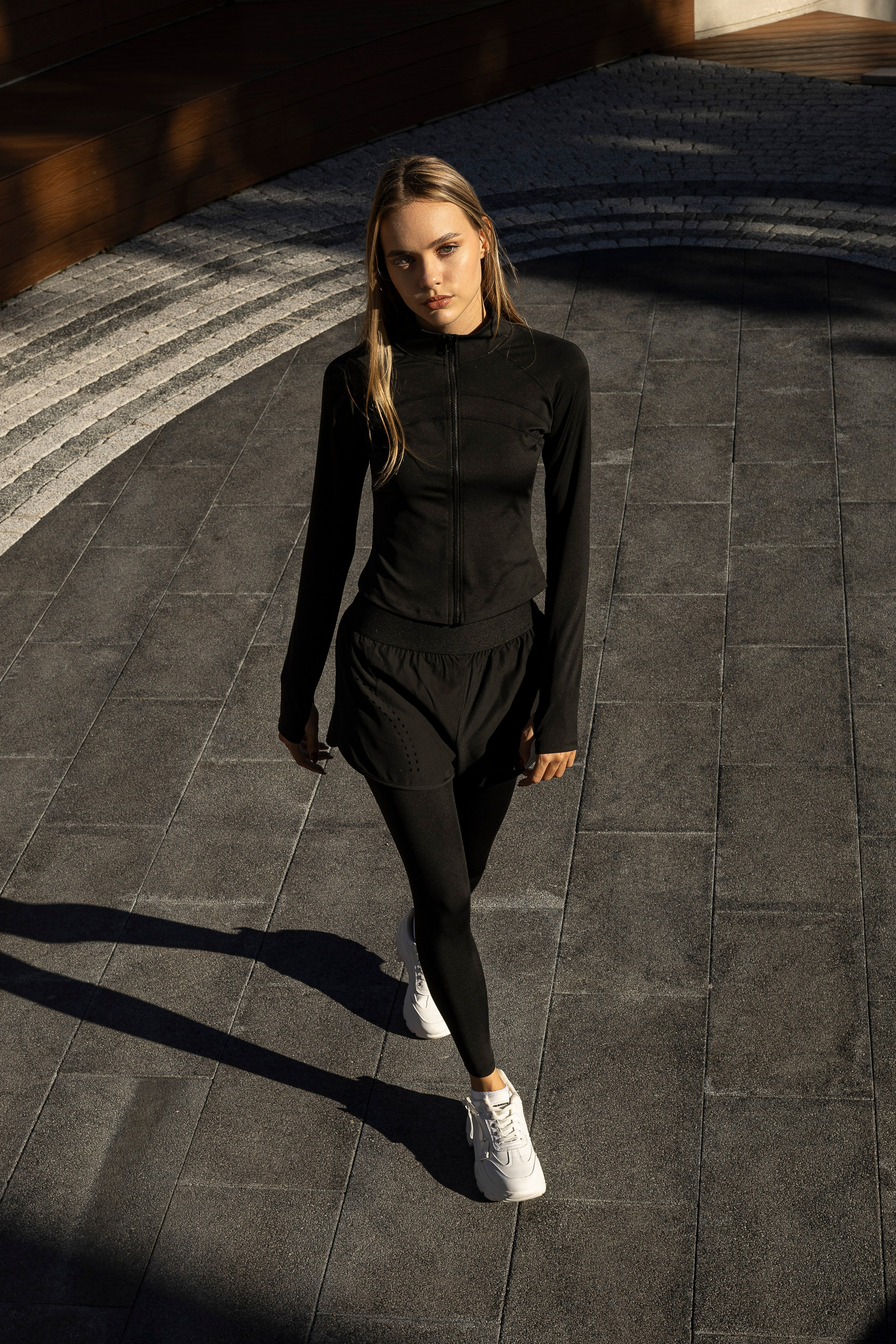 Лонгслив. Фото для маркетплейсов в самых сочных локациях города Сочи