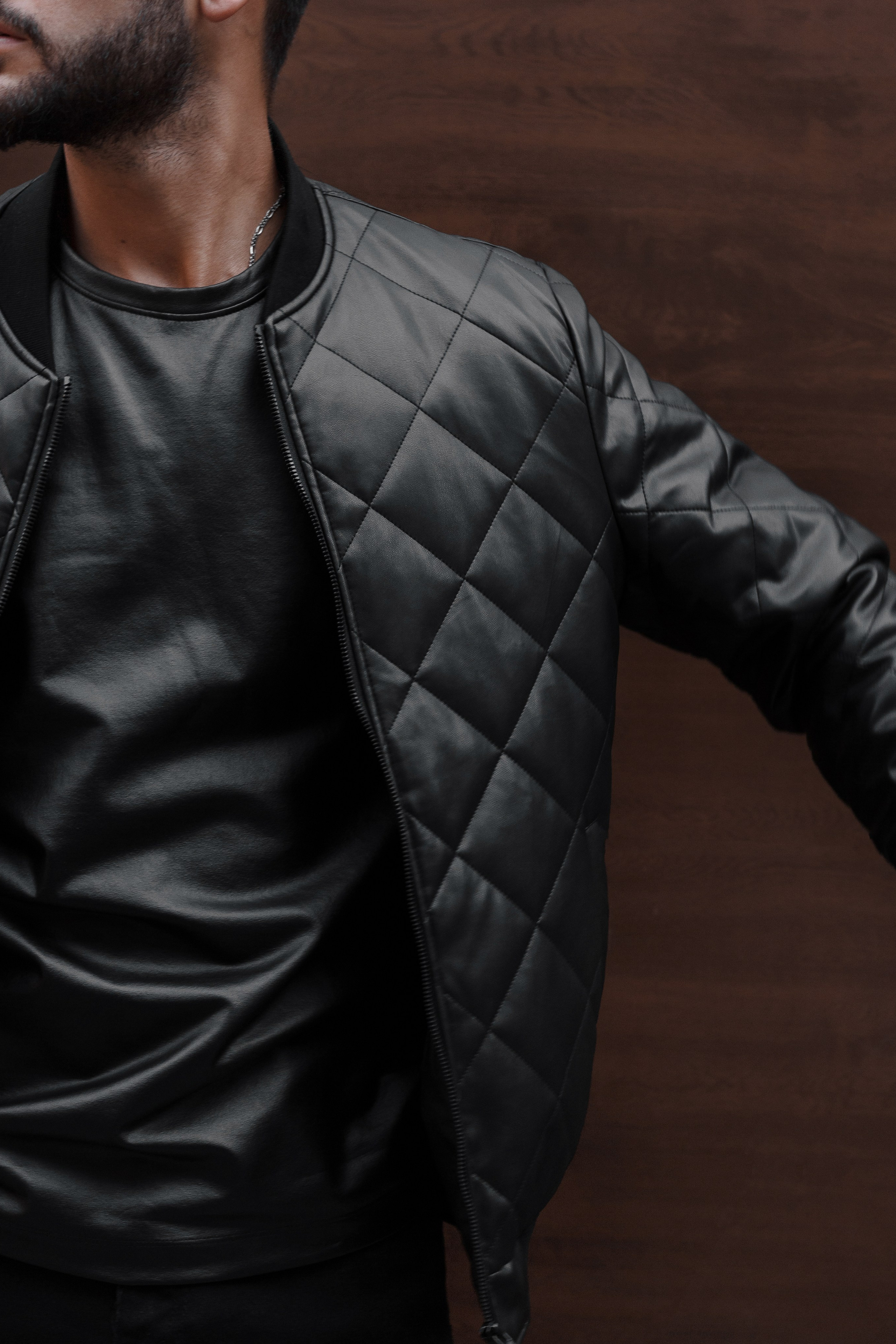 Бомбер. Фото для маркетплейсов в самых сочных локациях города Сочи