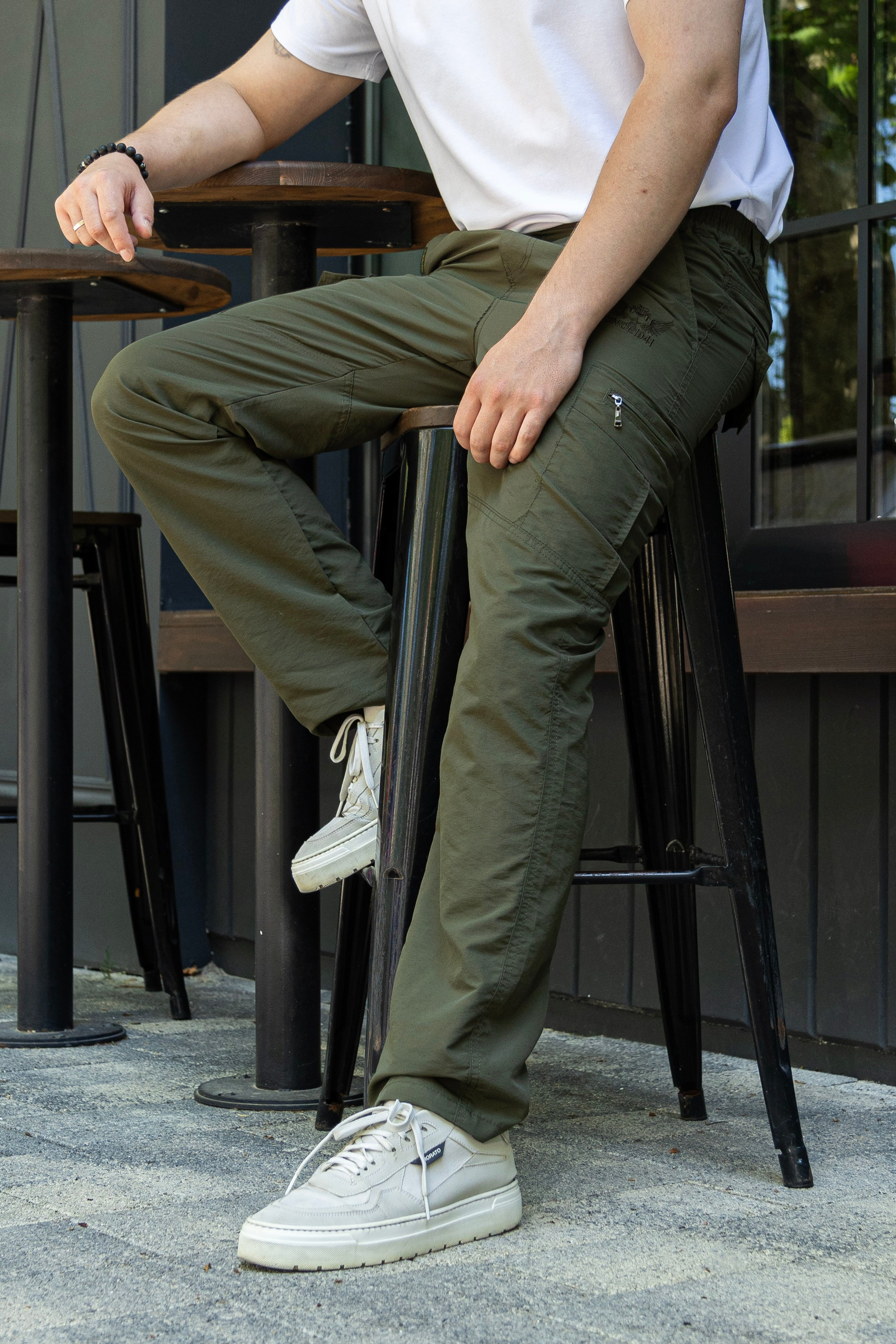 Штаны. Фото для маркетплейсов в самых сочных локациях города Сочи