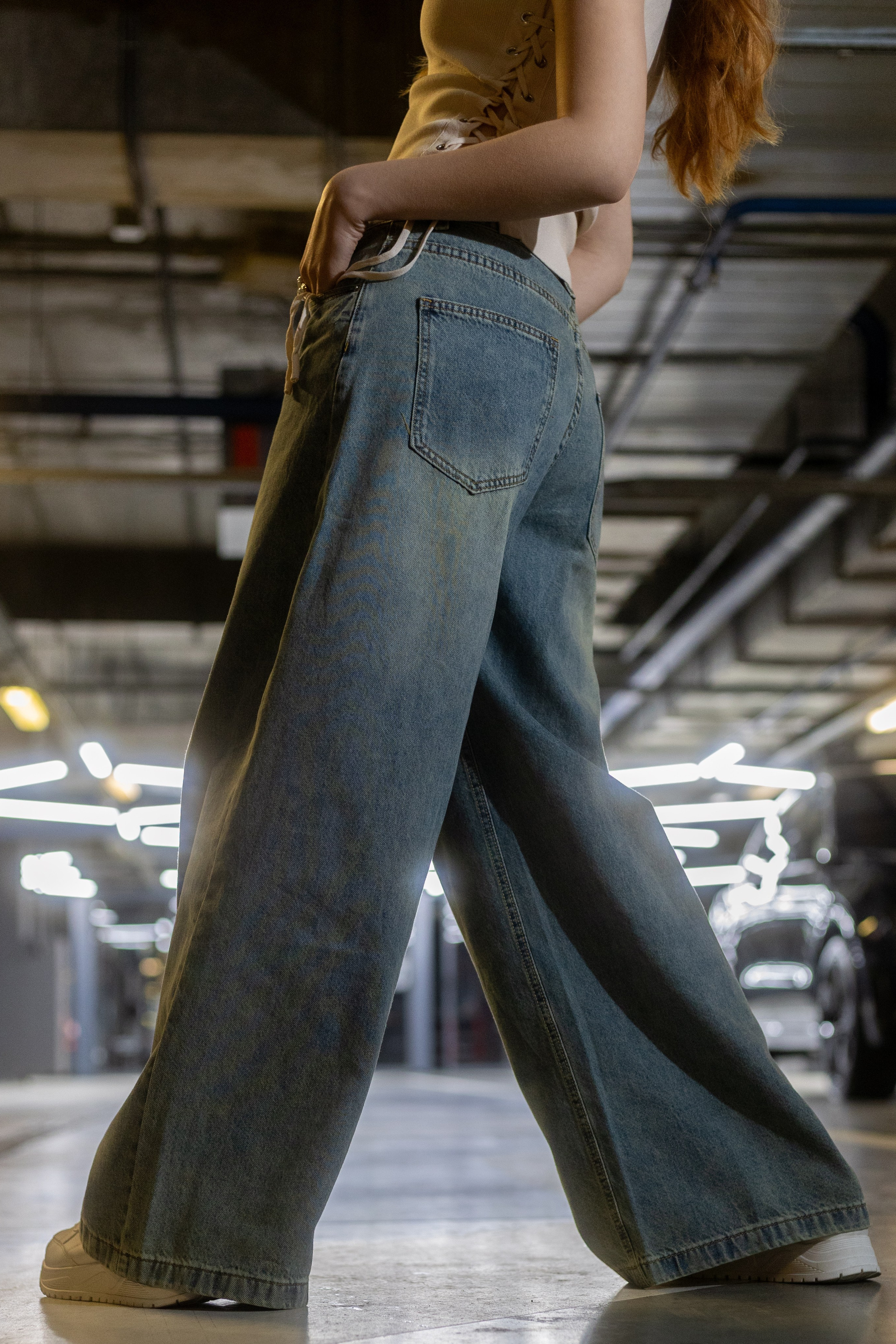 Джинсы. Фото для маркетплейсов в самых сочных локациях города Сочи