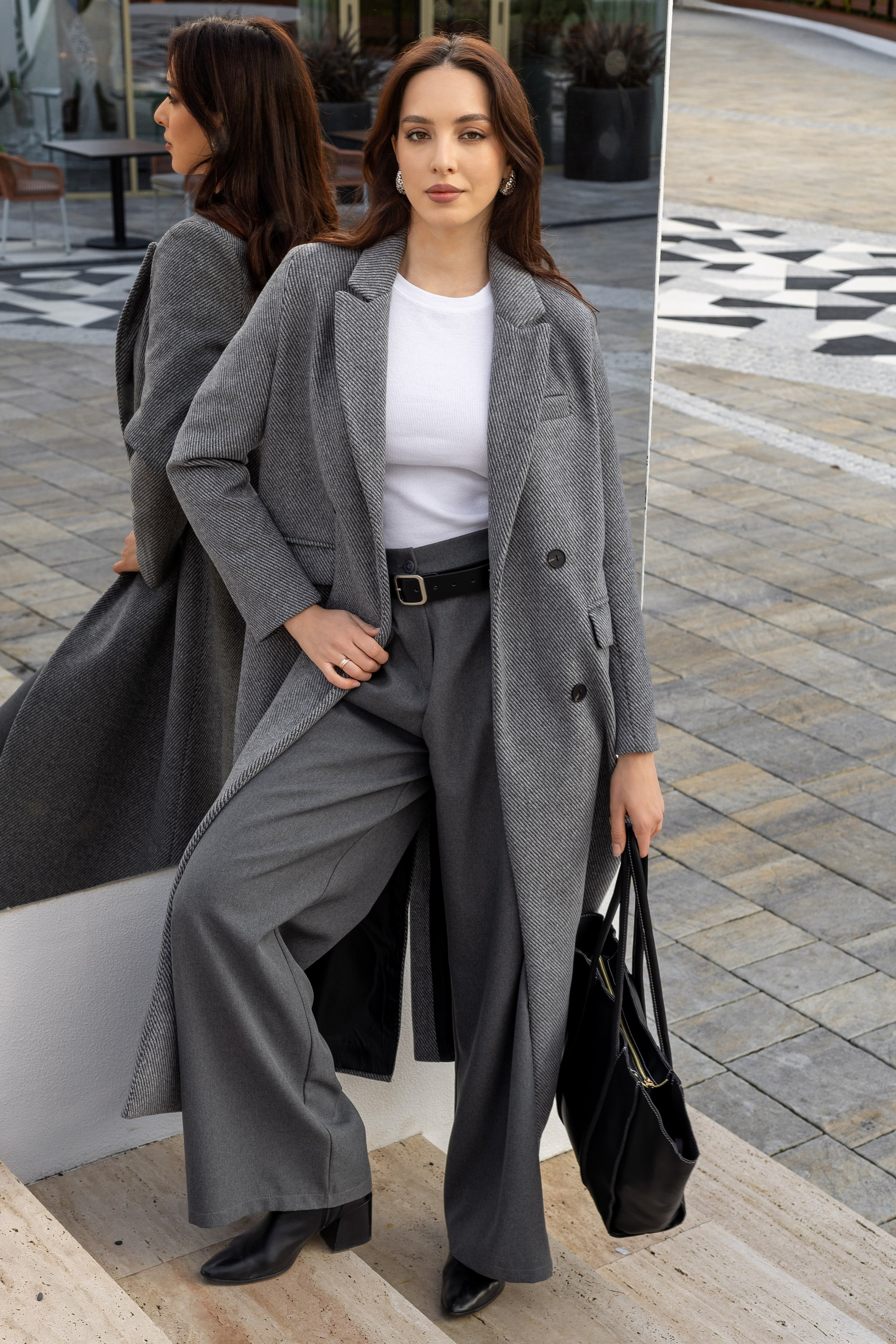 Пальто. Фото для маркетплейсов в самых сочных локациях города Сочи