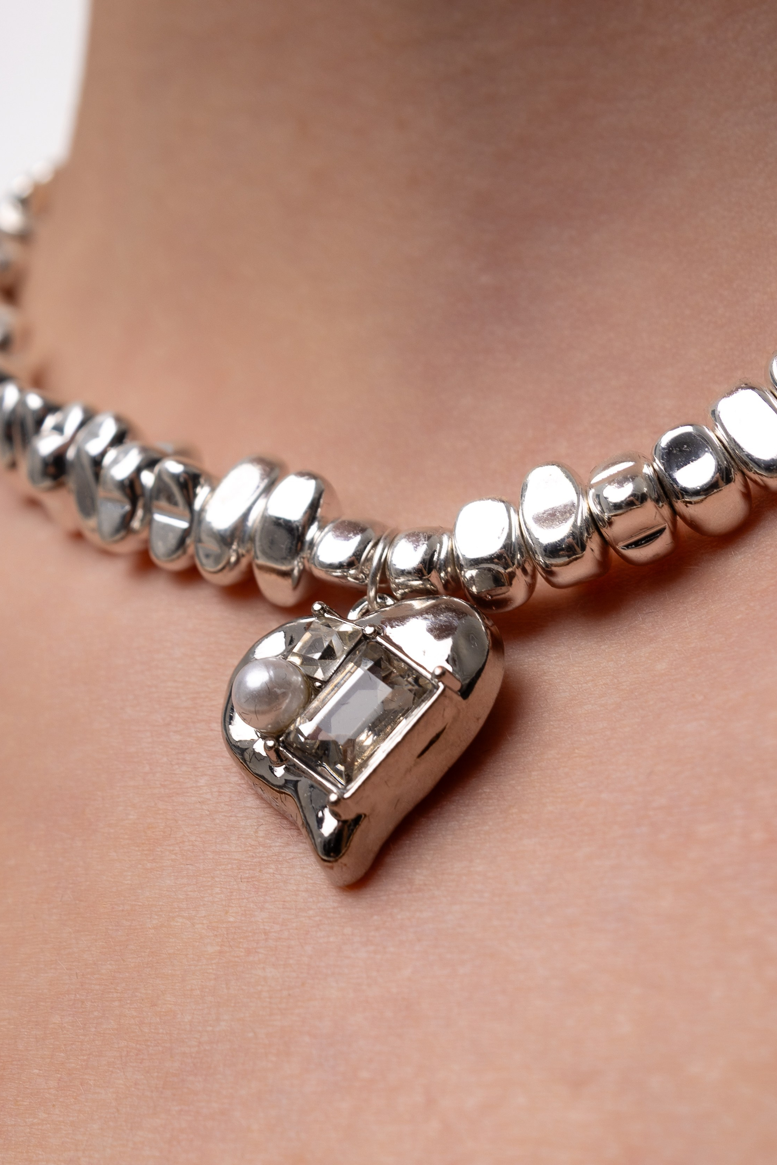 Колье. Фото для маркетплейсов в самых сочных локациях города Сочи