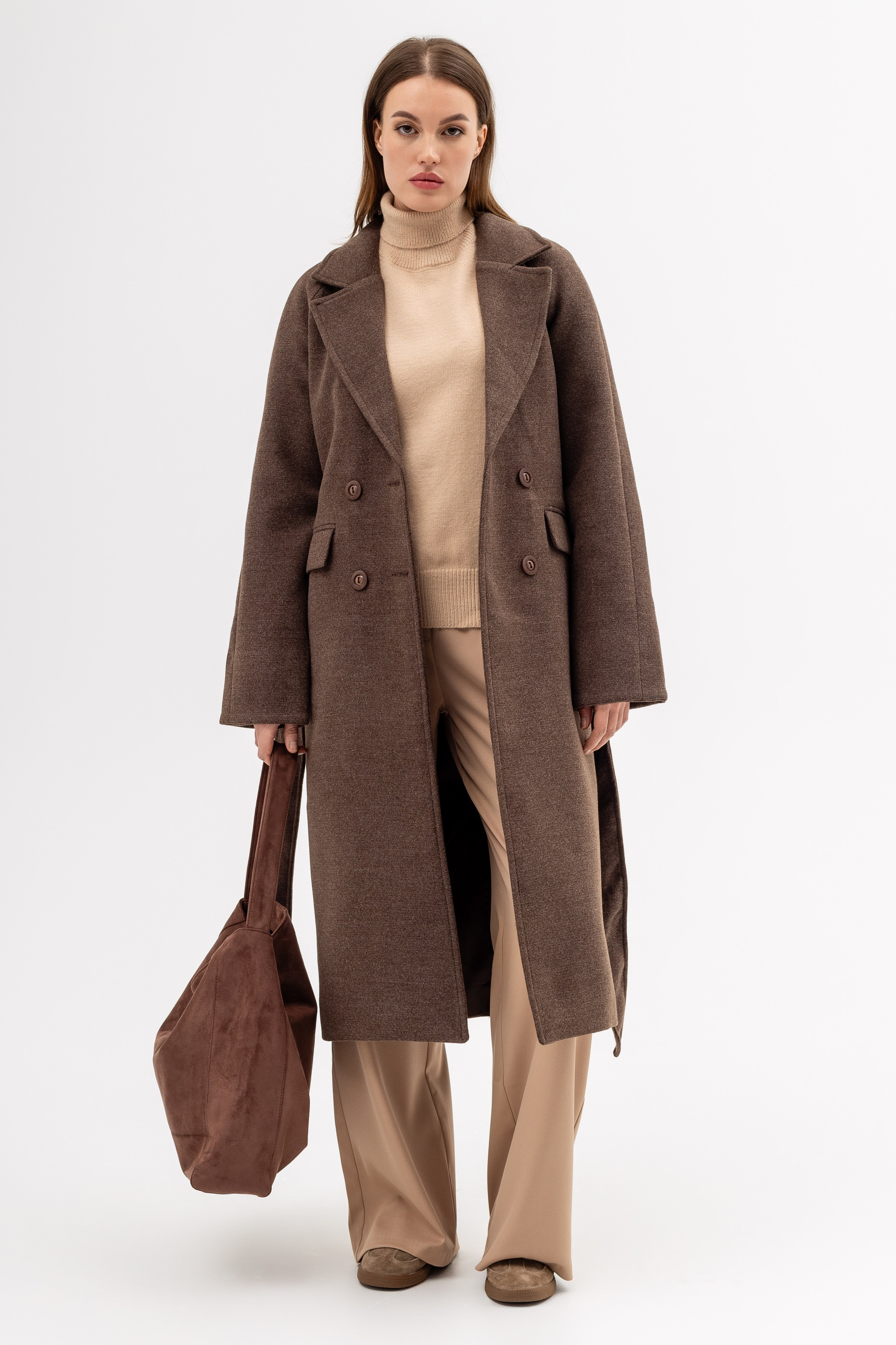 Пальто. Фото для маркетплейсов в самых сочных локациях города Сочи