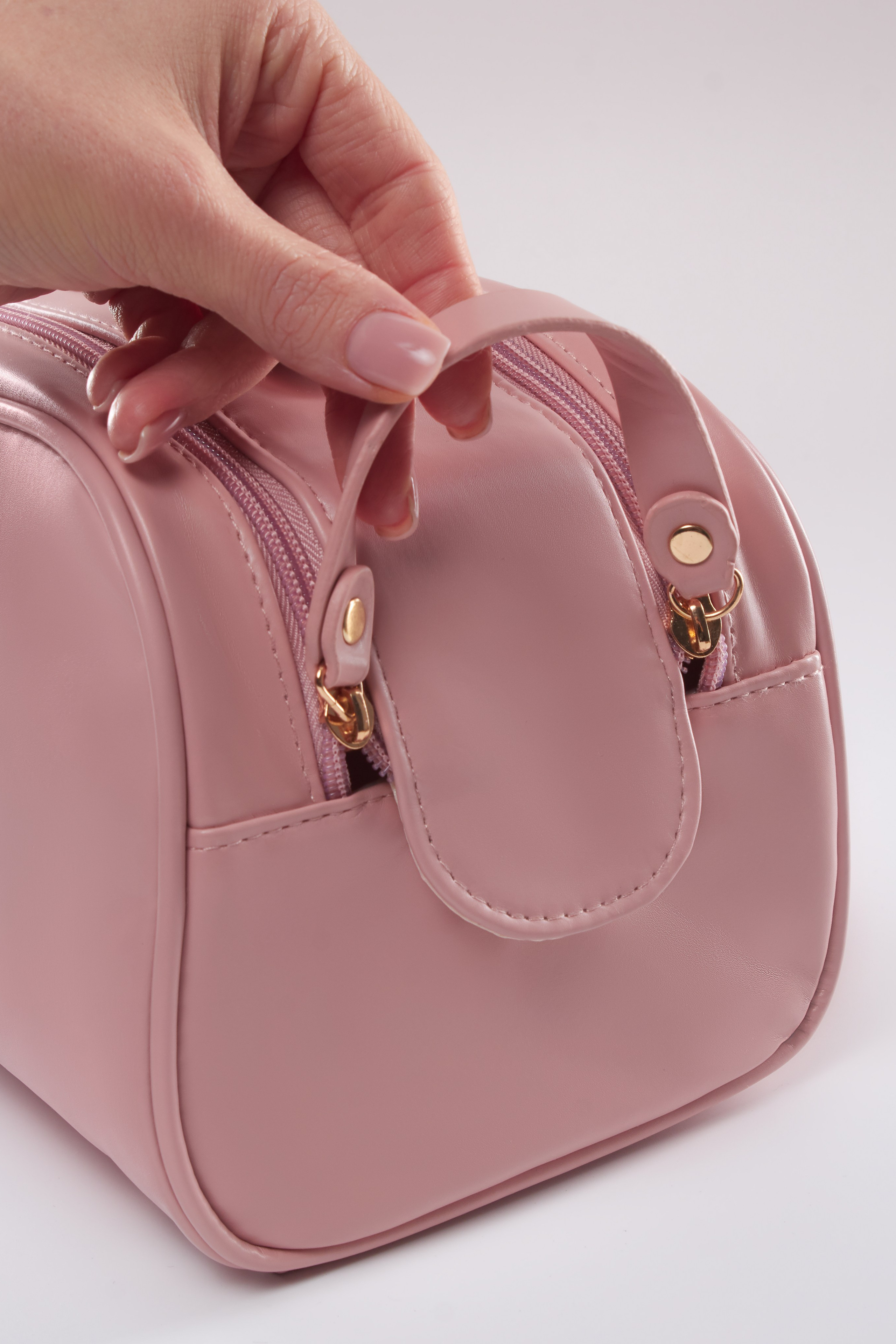 Косметички. Фото для маркетплейсов в самых сочных локациях города Сочи