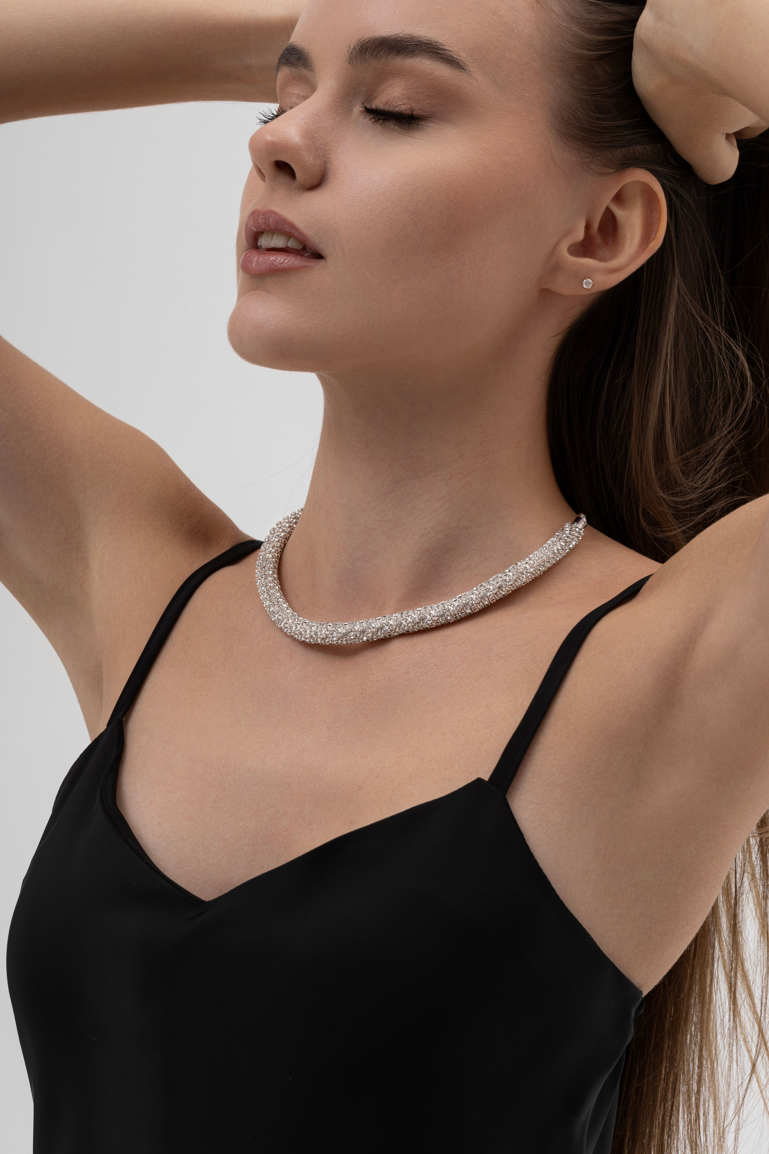 Колье. Фото для маркетплейсов в самых сочных локациях города Сочи