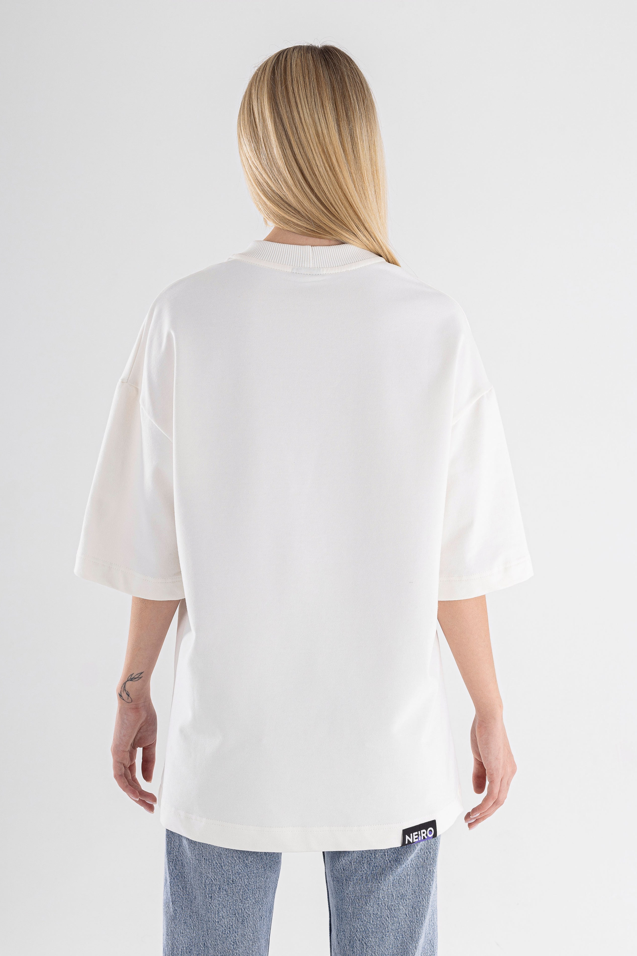 Футболки. Фото для маркетплейсов в самых сочных локациях города Сочи