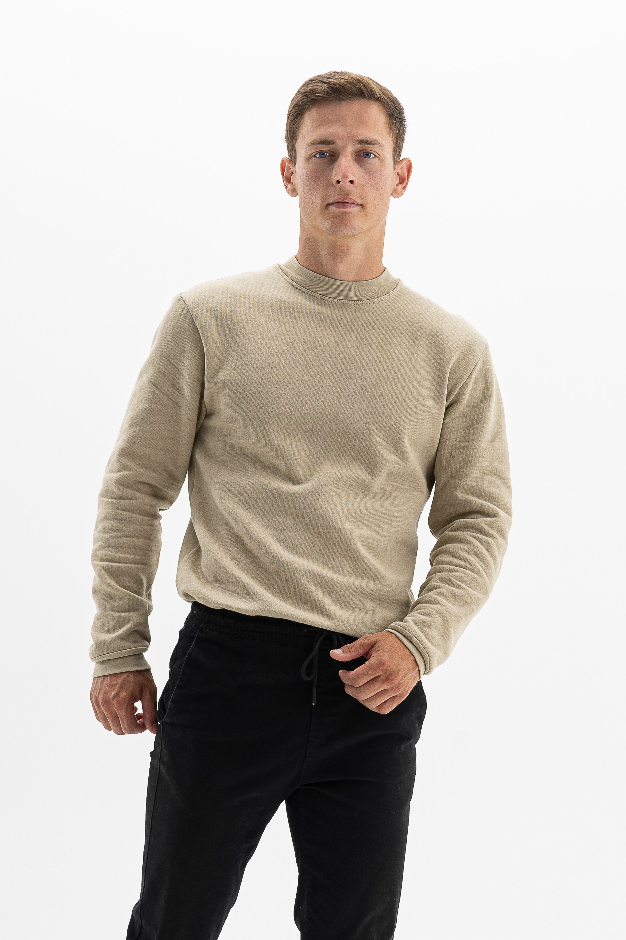 Николай. Стрит съемки для маркетплейсов в Сочи | ИИ контент | fashionprod