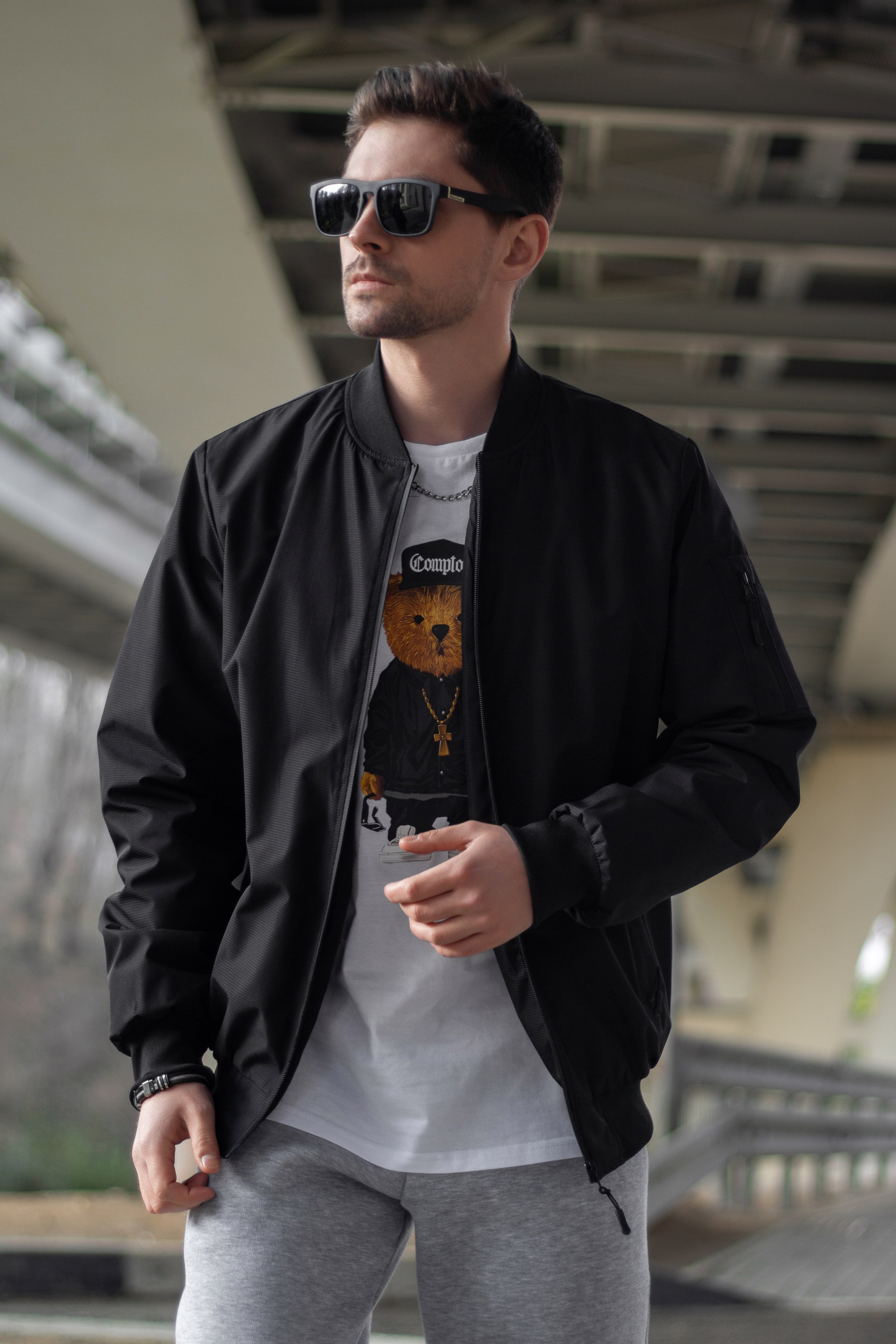 Бомбер. Фото для маркетплейсов в самых сочных локациях города Сочи