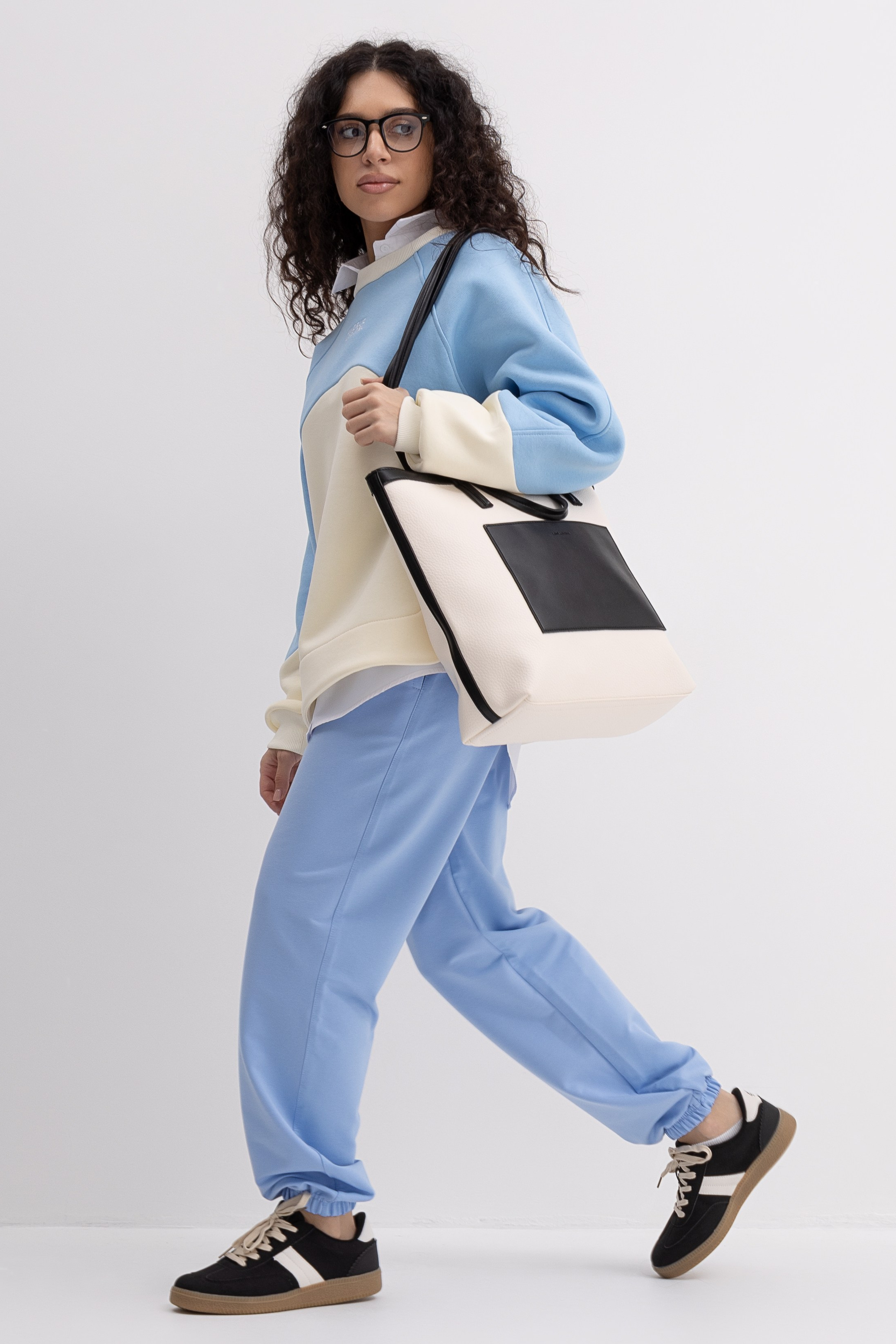 Кофта. Фото для маркетплейсов в самых сочных локациях города Сочи