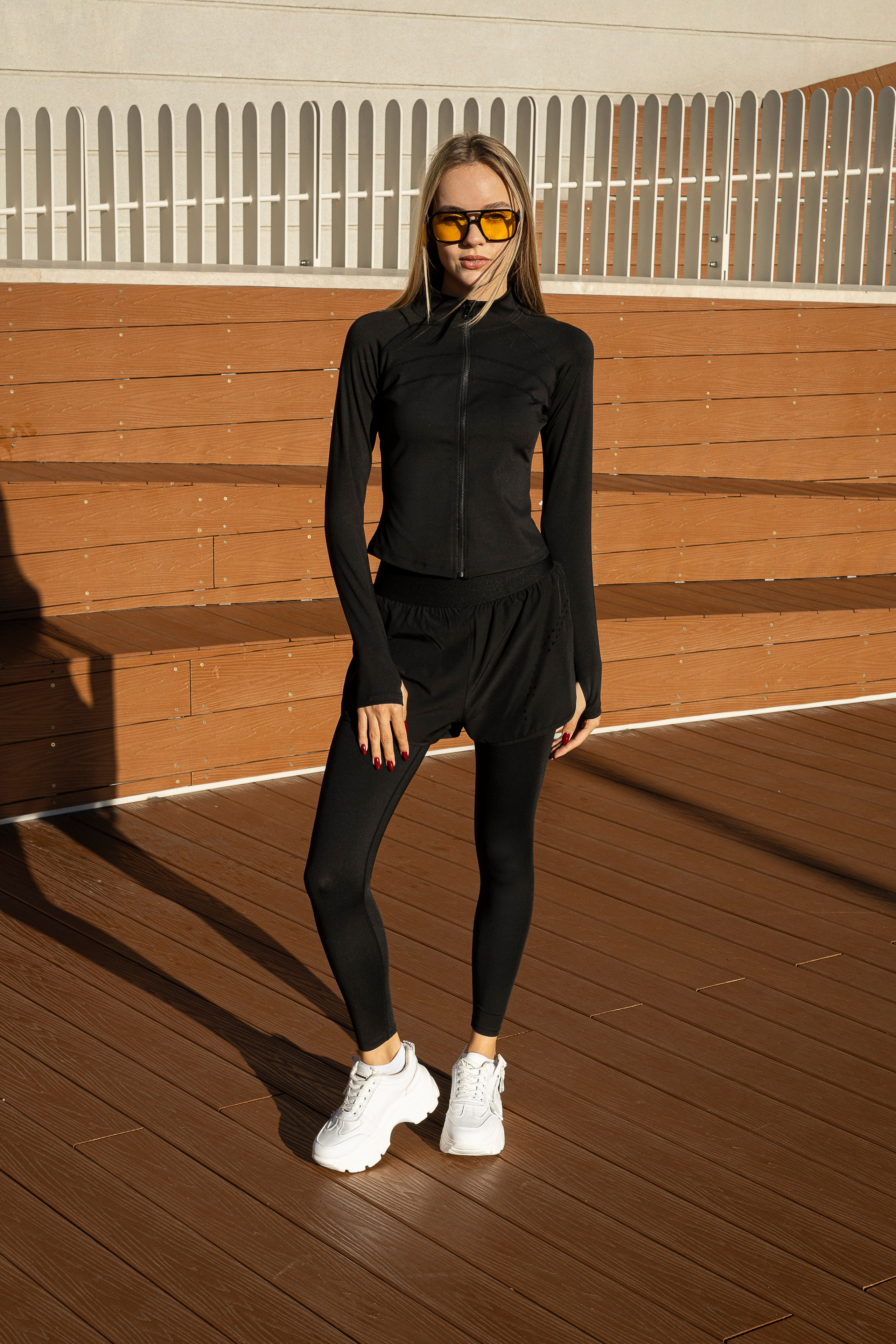 Лонгслив. Фото для маркетплейсов в самых сочных локациях города Сочи