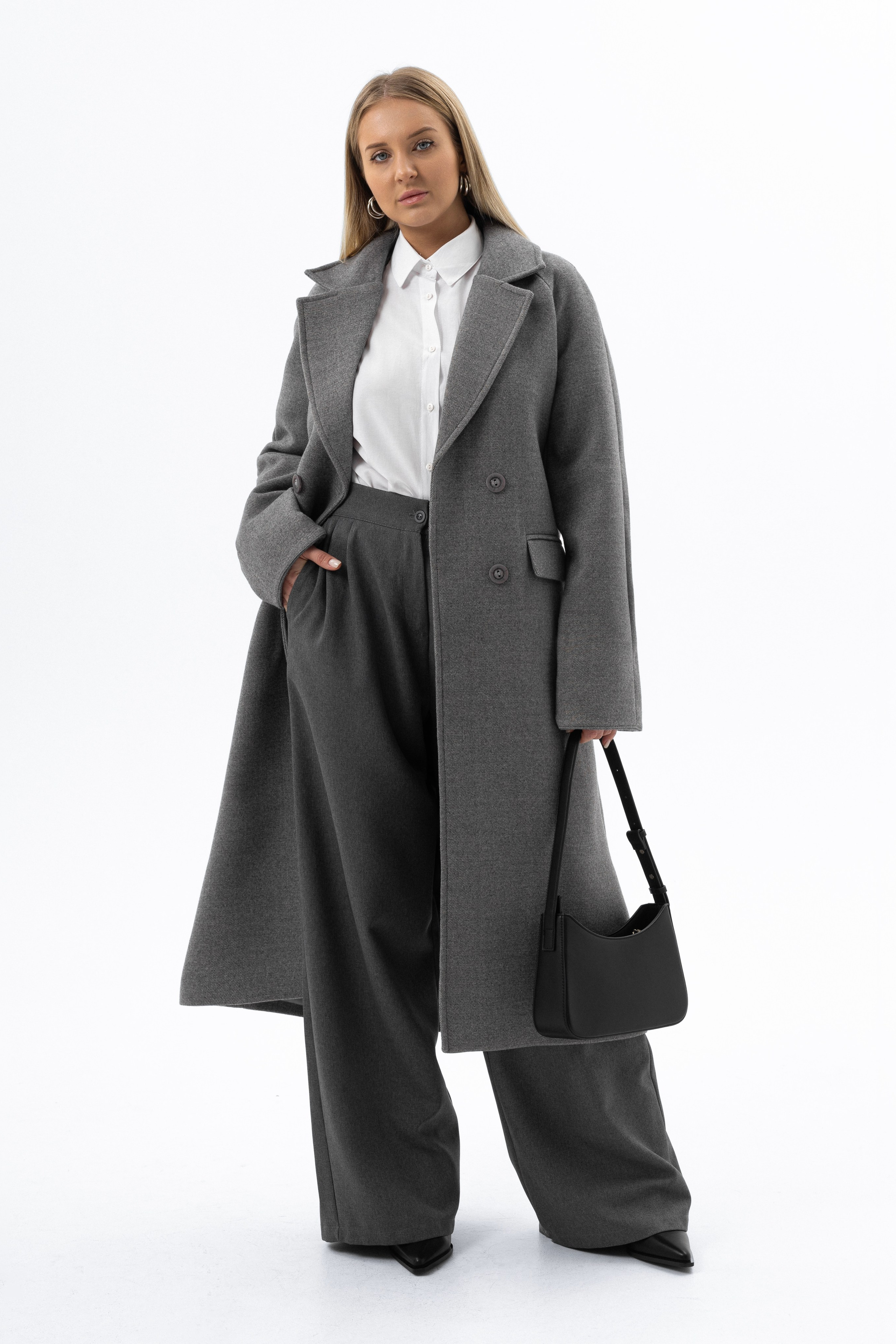 Пальто. Фото для маркетплейсов в самых сочных локациях города Сочи