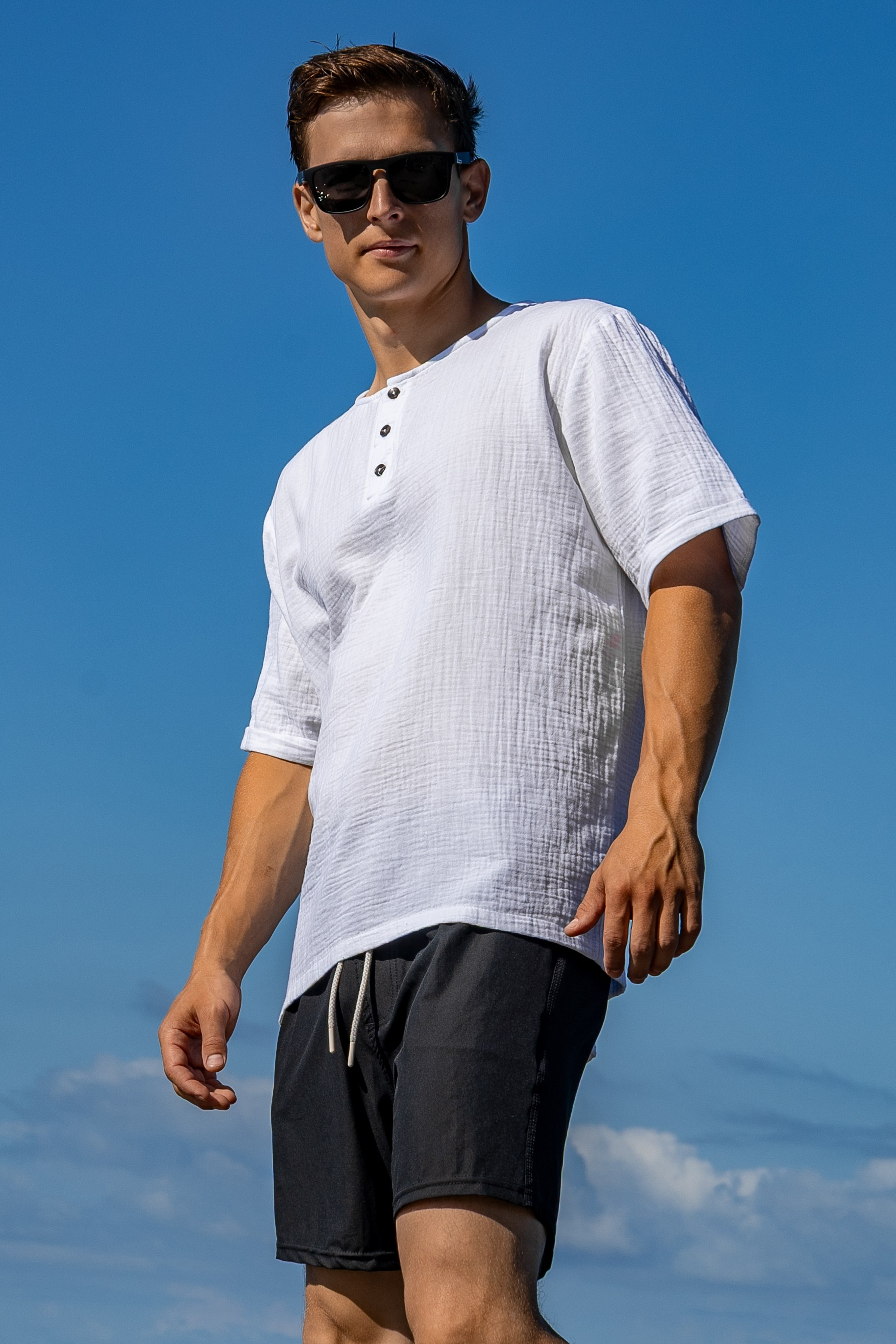 Николай. Стрит съемки для маркетплейсов в Сочи | ИИ контент | fashionprod