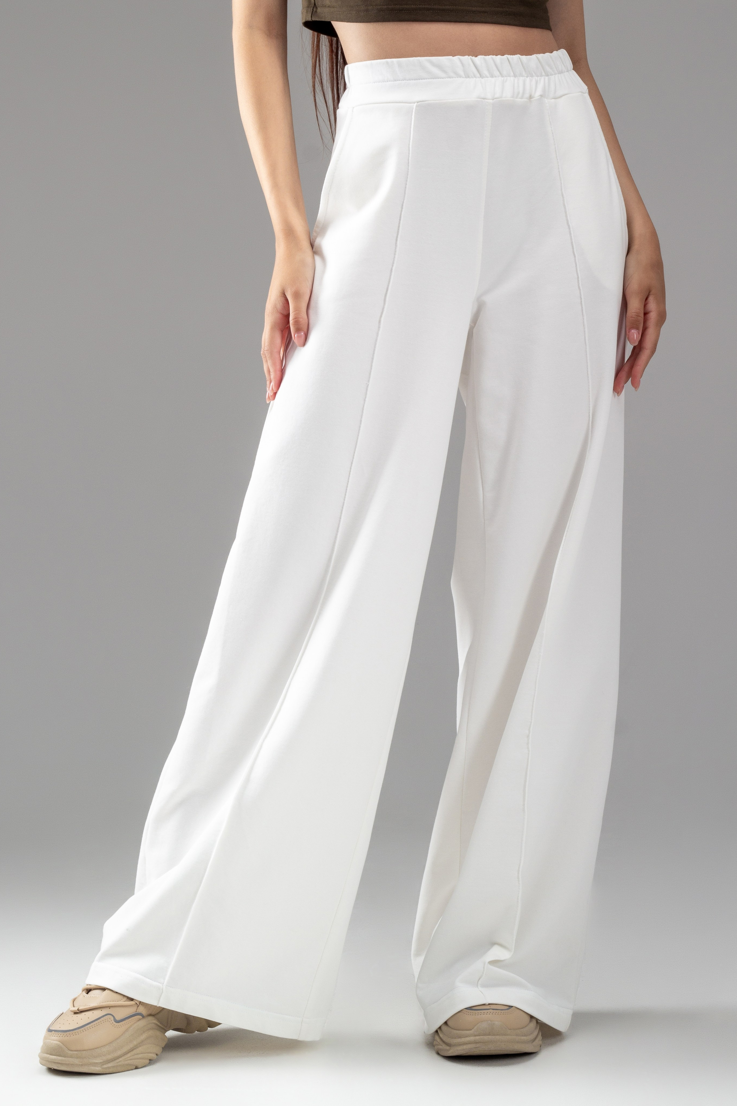 Джоггеры — Вика. Фото для маркетплейсов в самых сочных локациях города Сочи