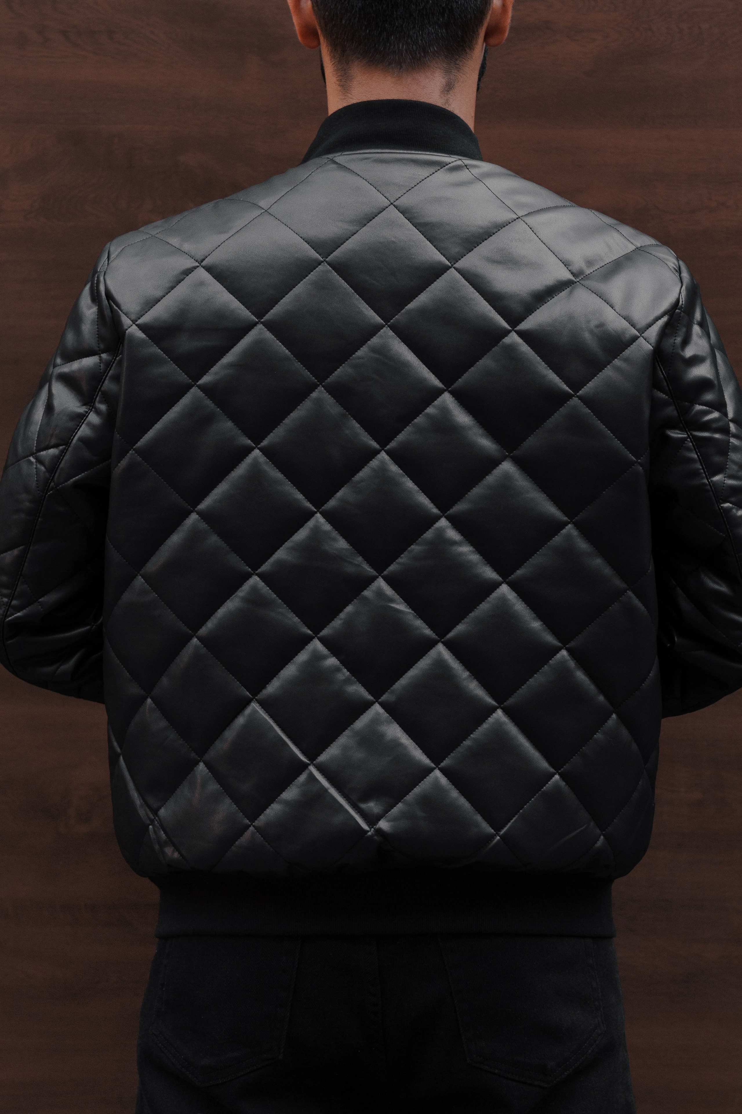 Бомбер. Фото для маркетплейсов в самых сочных локациях города Сочи