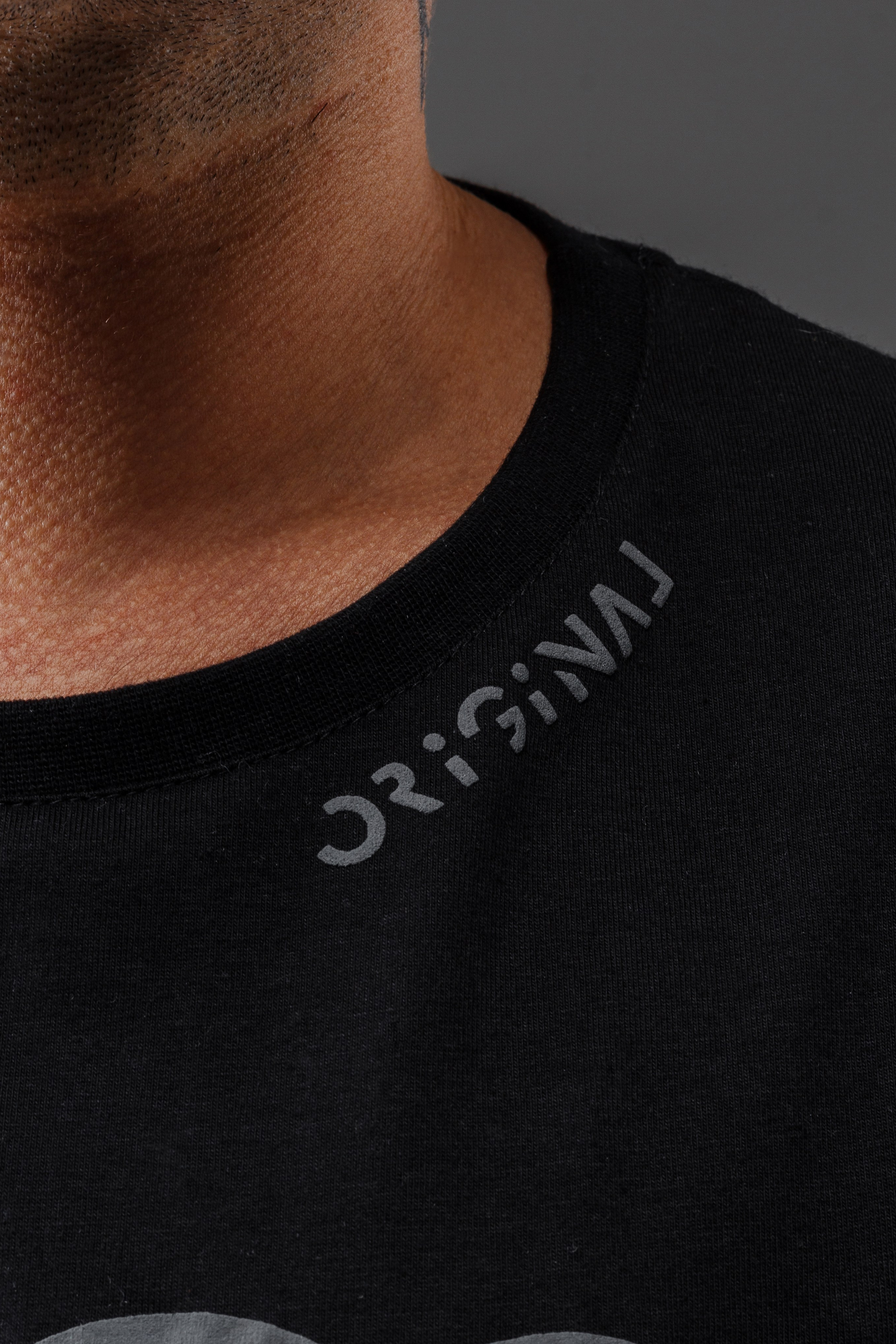 Футболка — Виталя. Фото для маркетплейсов в самых сочных локациях города Сочи