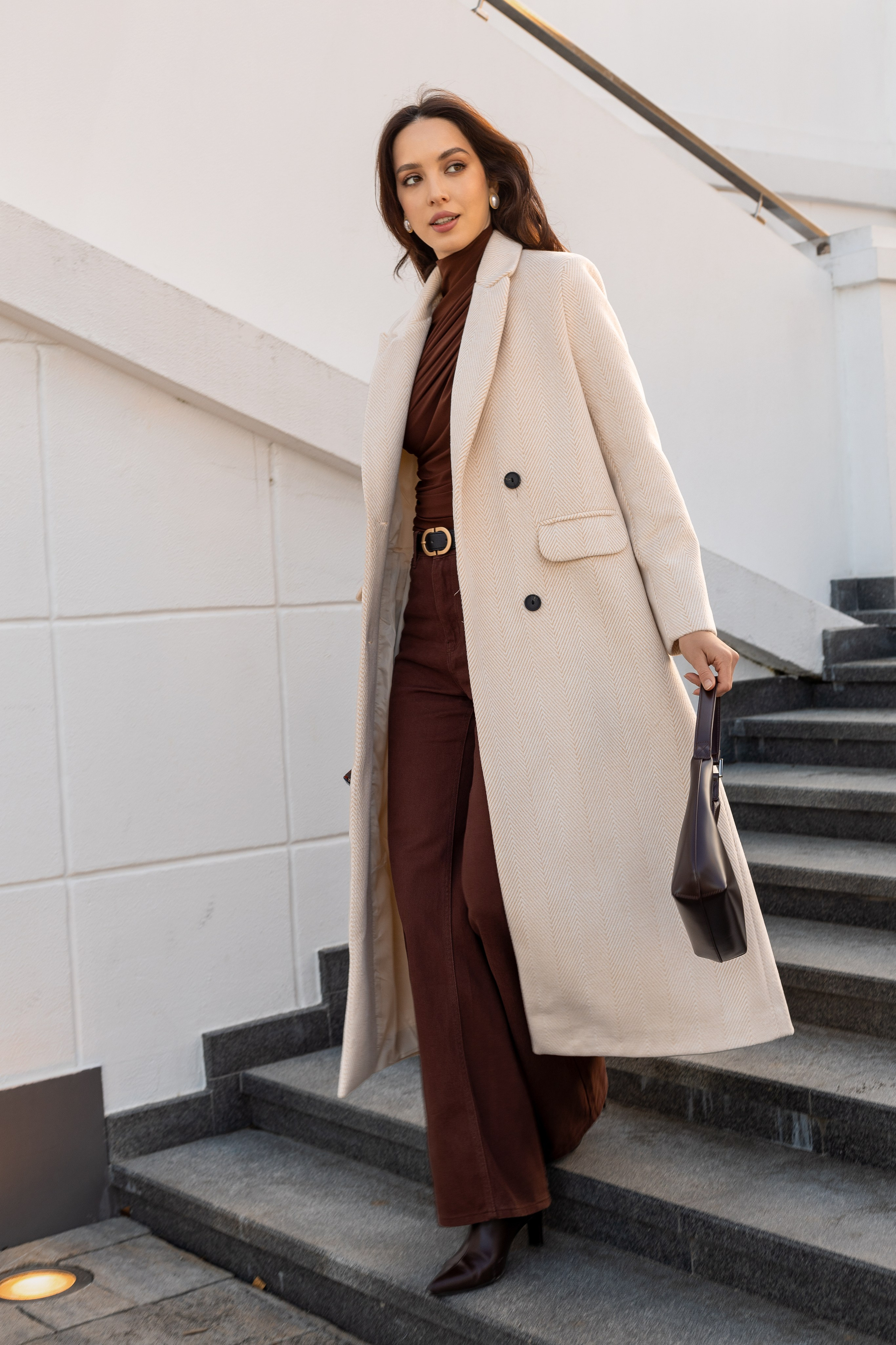 Пальто. Фото для маркетплейсов в самых сочных локациях города Сочи