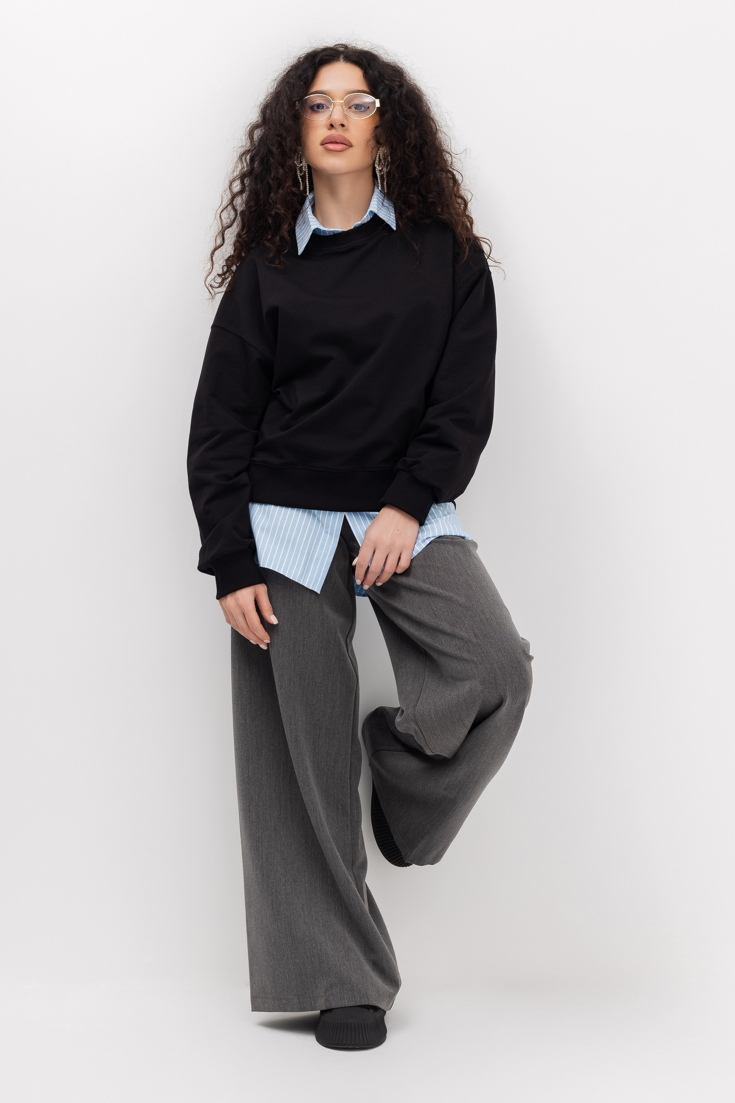 Свитшот. Фото для маркетплейсов в самых сочных локациях города Сочи